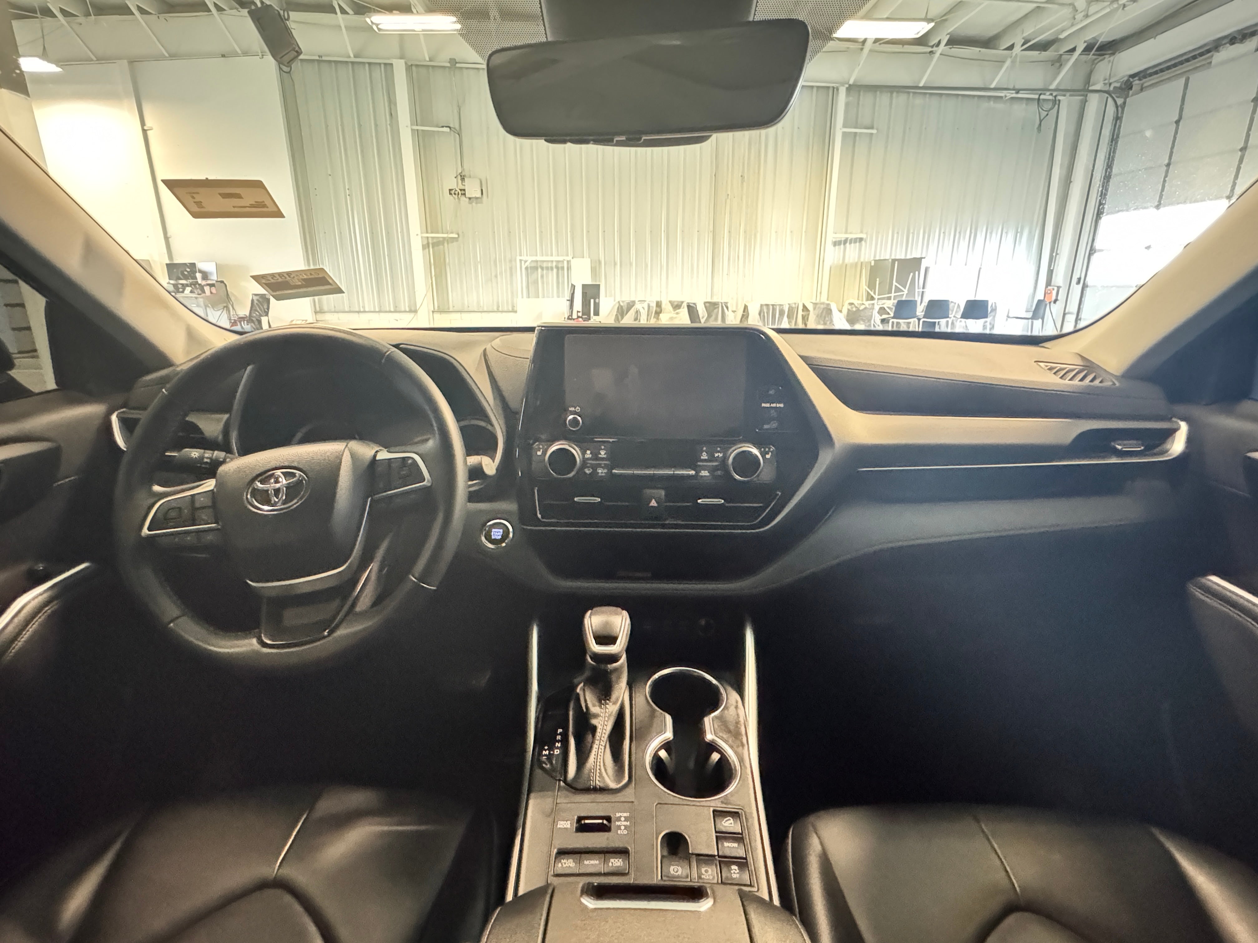 2023 Toyota Highlander XLE 2