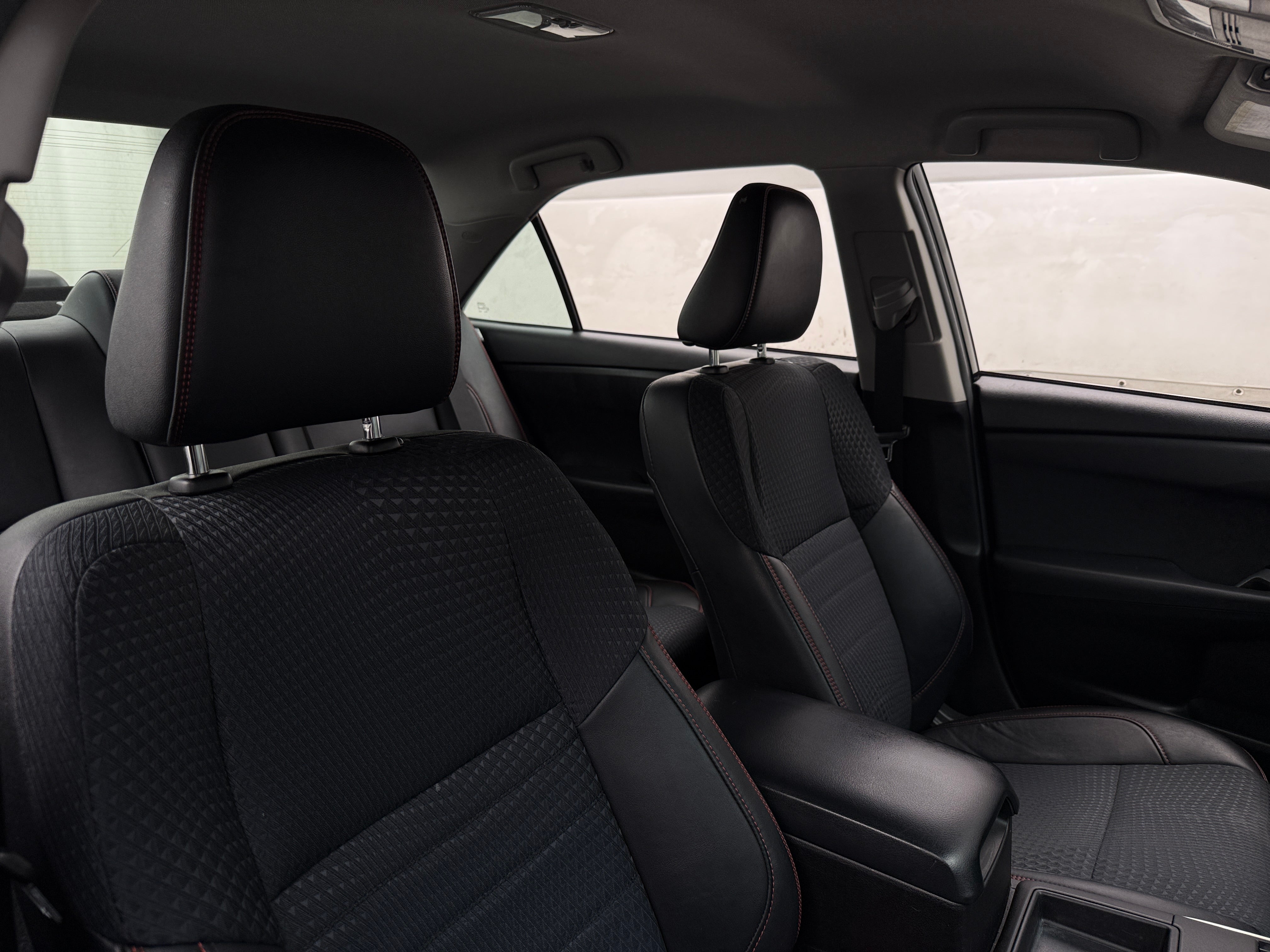 2015 Toyota Camry SE 2
