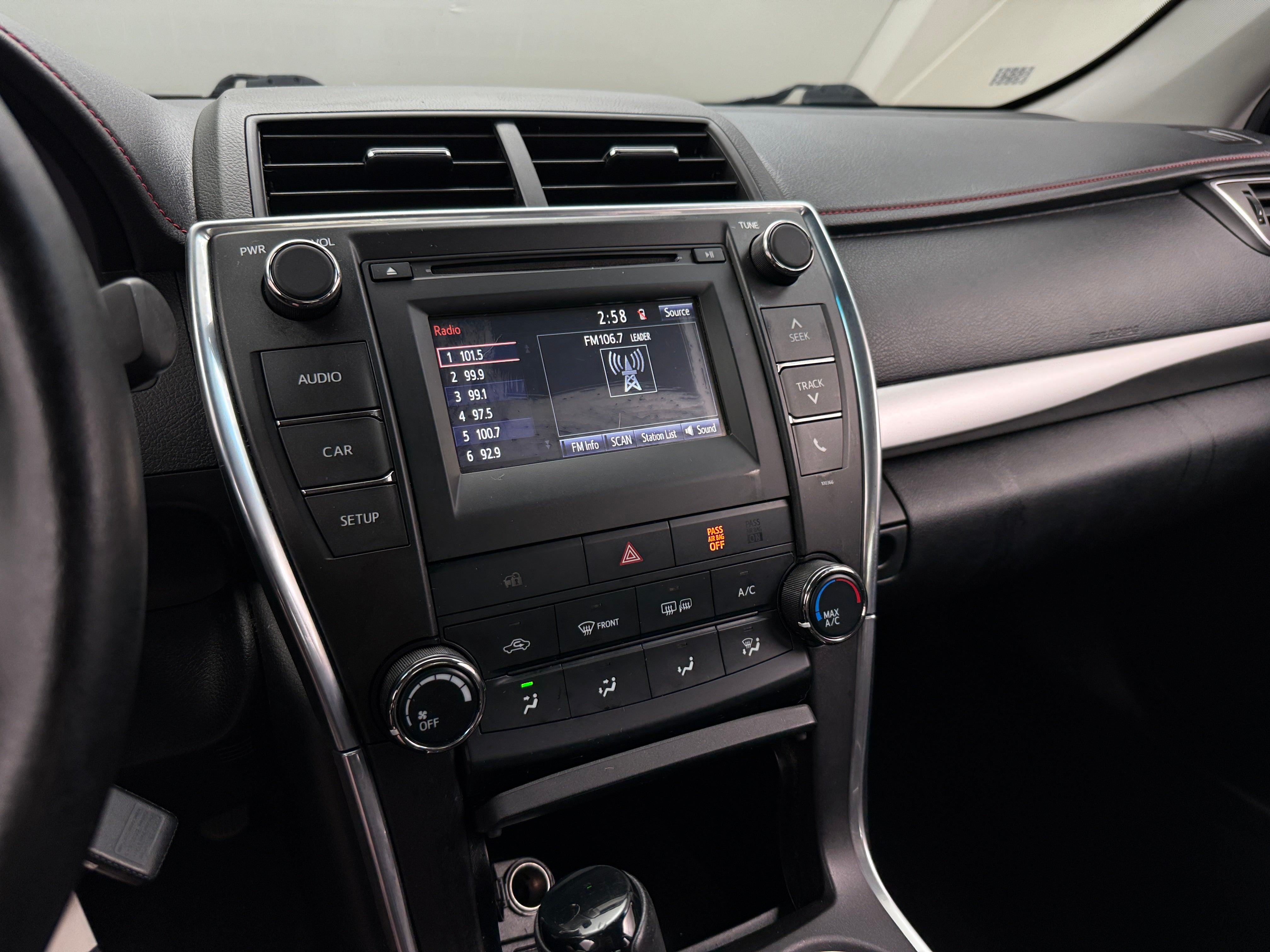 2015 Toyota Camry SE 4