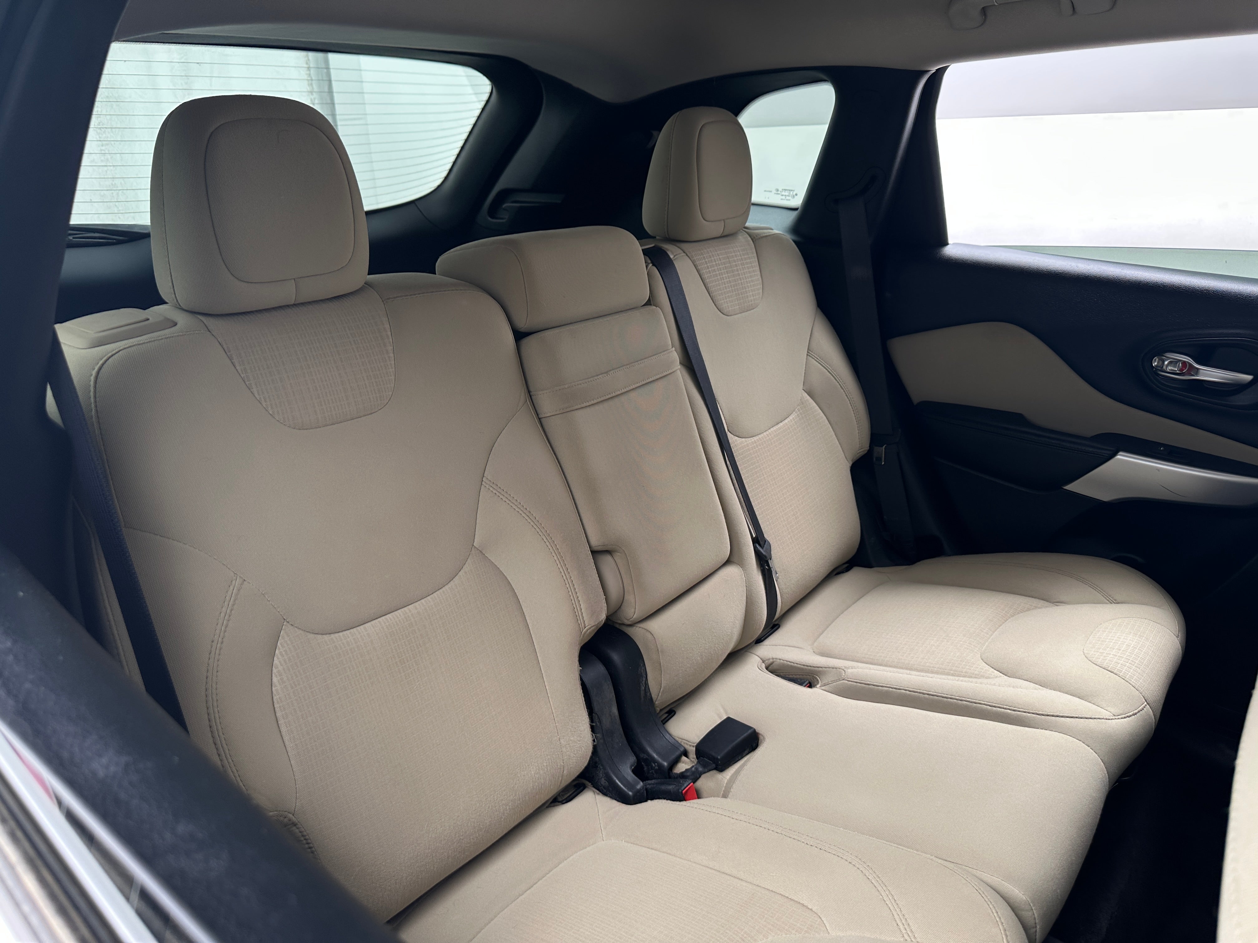 Thumbnail: 2017 Jeep Cherokee - 6