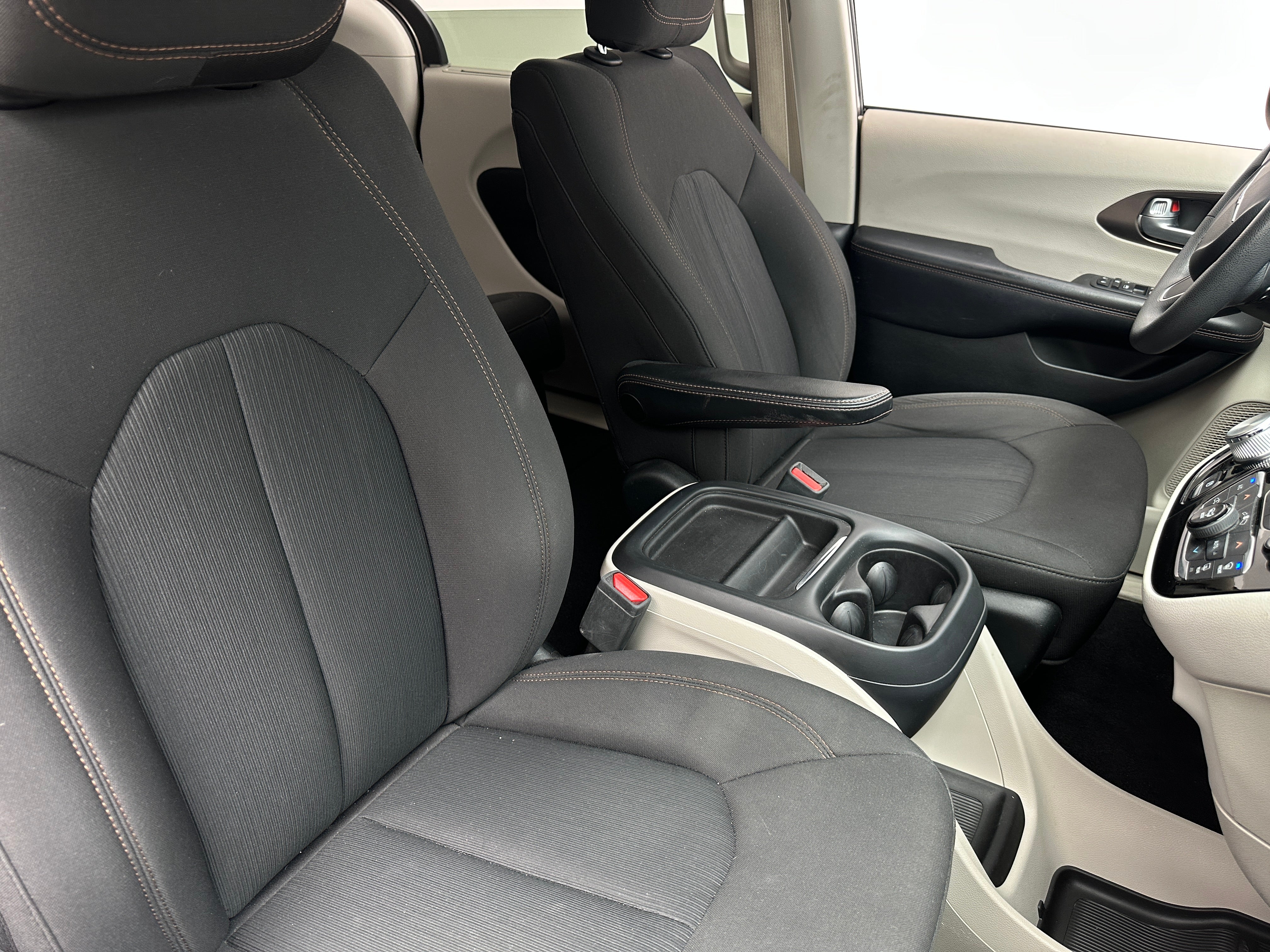 2017 Chrysler Pacifica Touring L 2