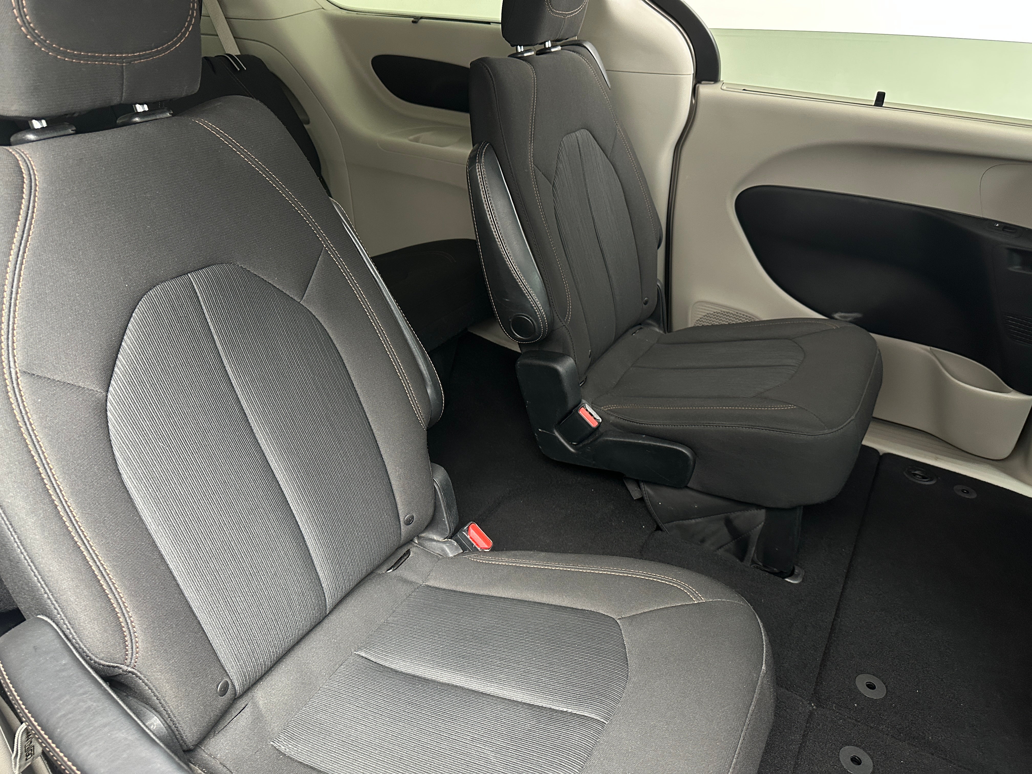 2017 Chrysler Pacifica Touring L 6