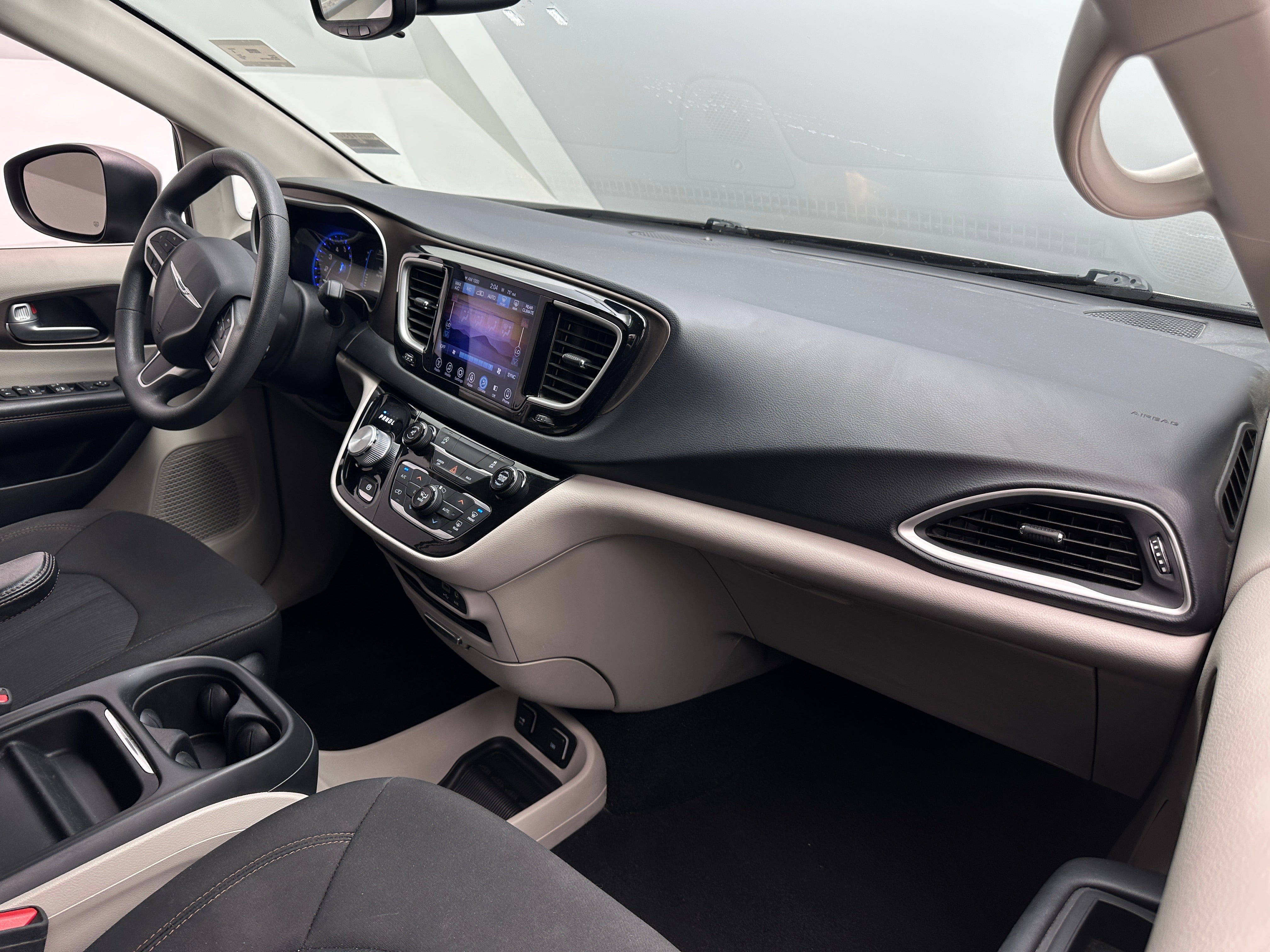 2017 Chrysler Pacifica Touring L 3
