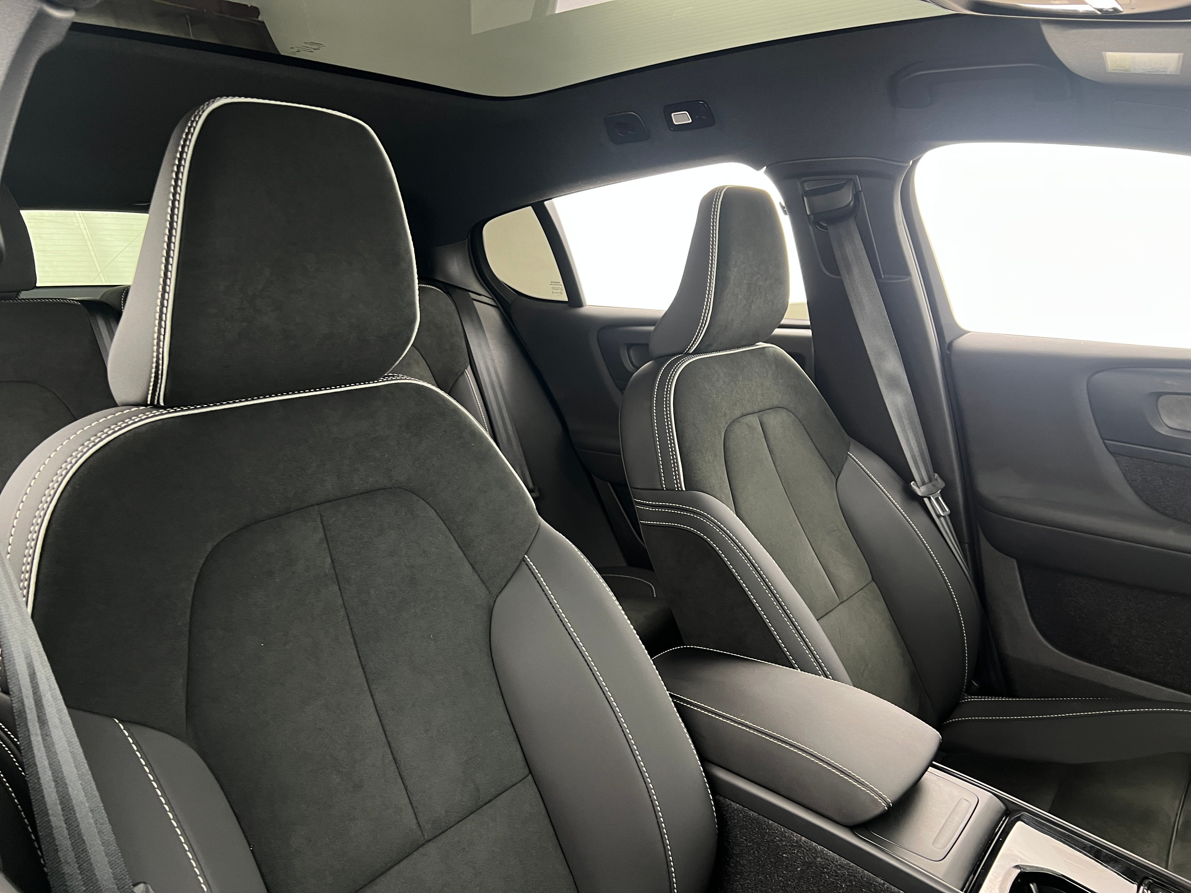 Thumbnail: 2023 Volvo C40 - 2