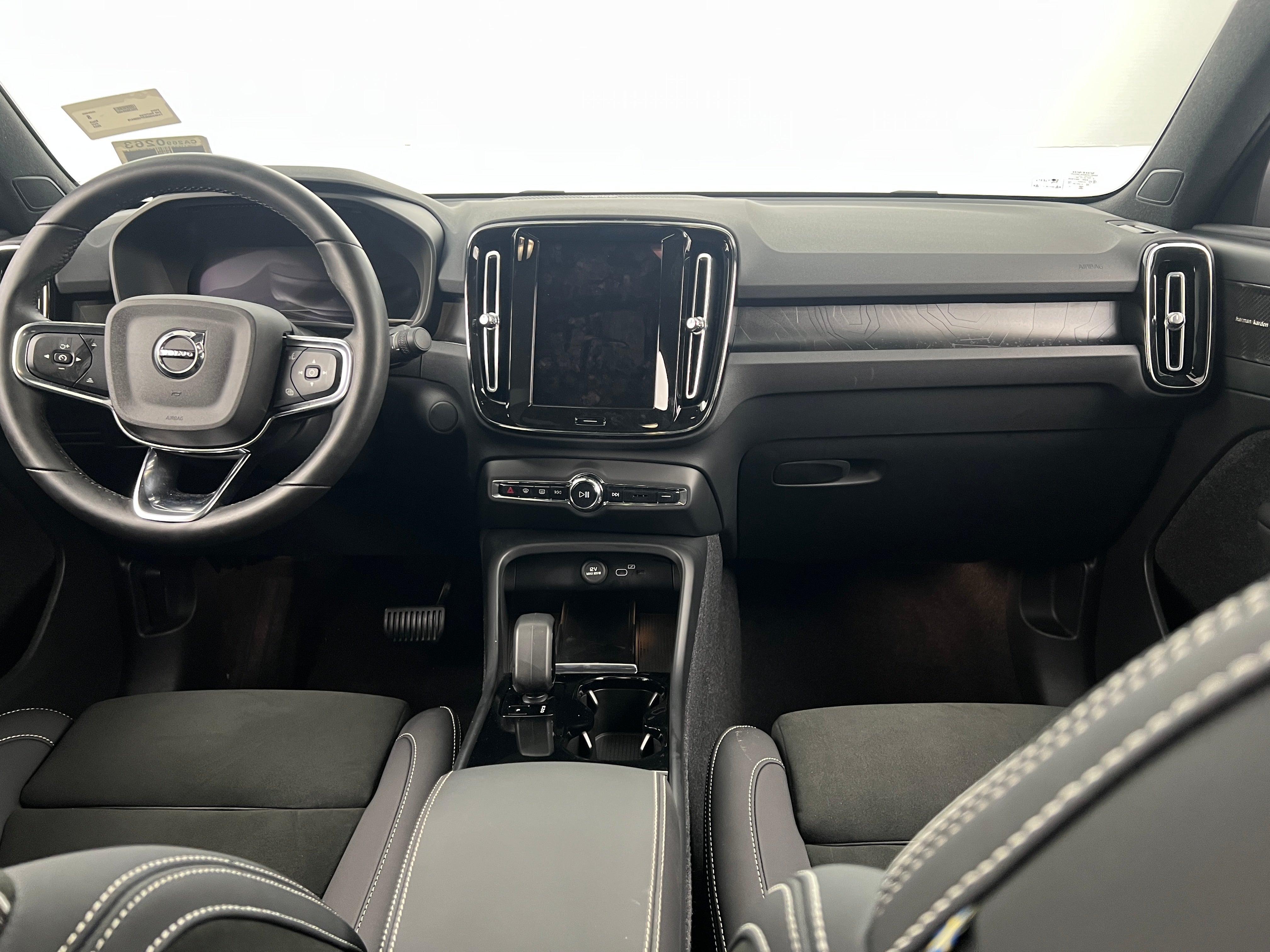 Thumbnail: 2023 Volvo C40 - 3