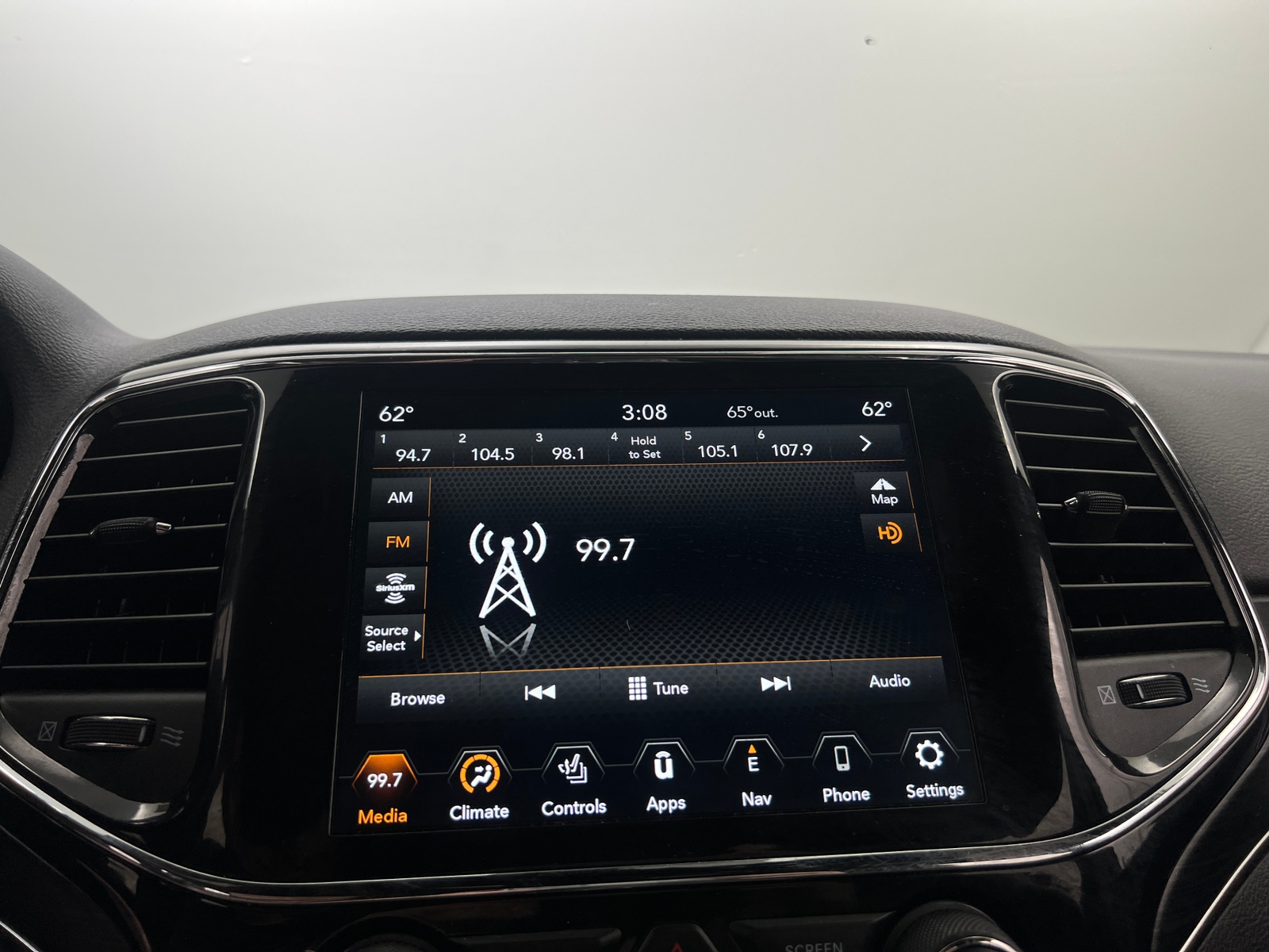 Thumbnail: 2021 Jeep Grand Cherokee - 3