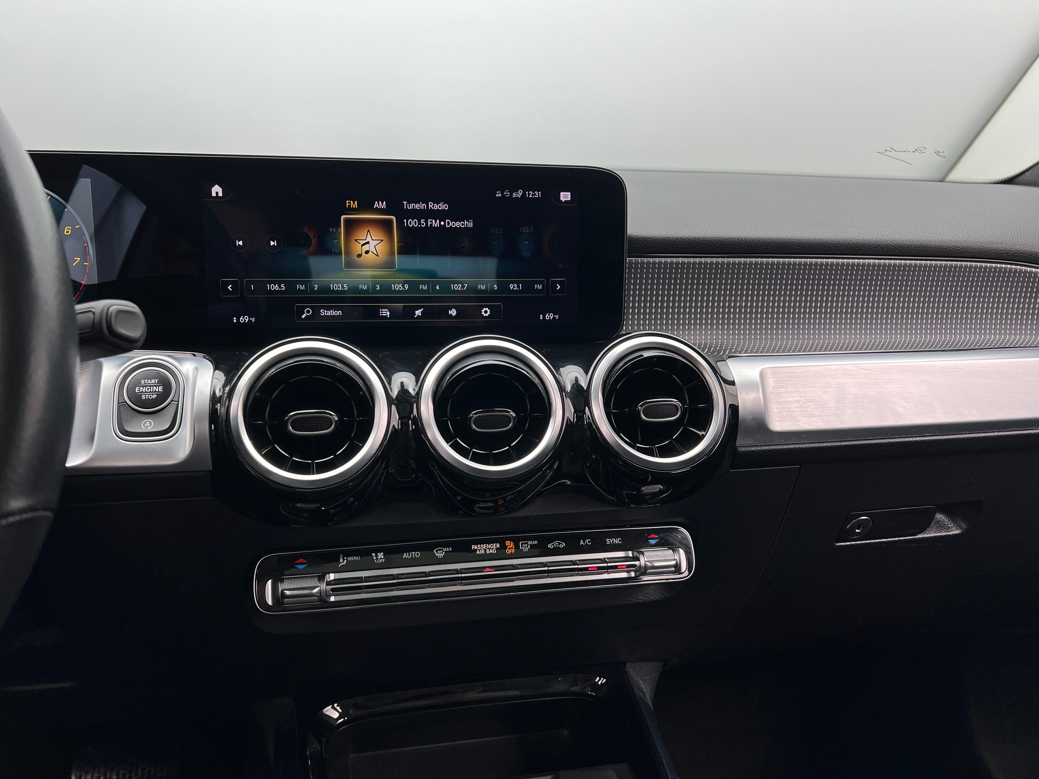 Thumbnail: 2022 Mercedes-Benz GLB - 3