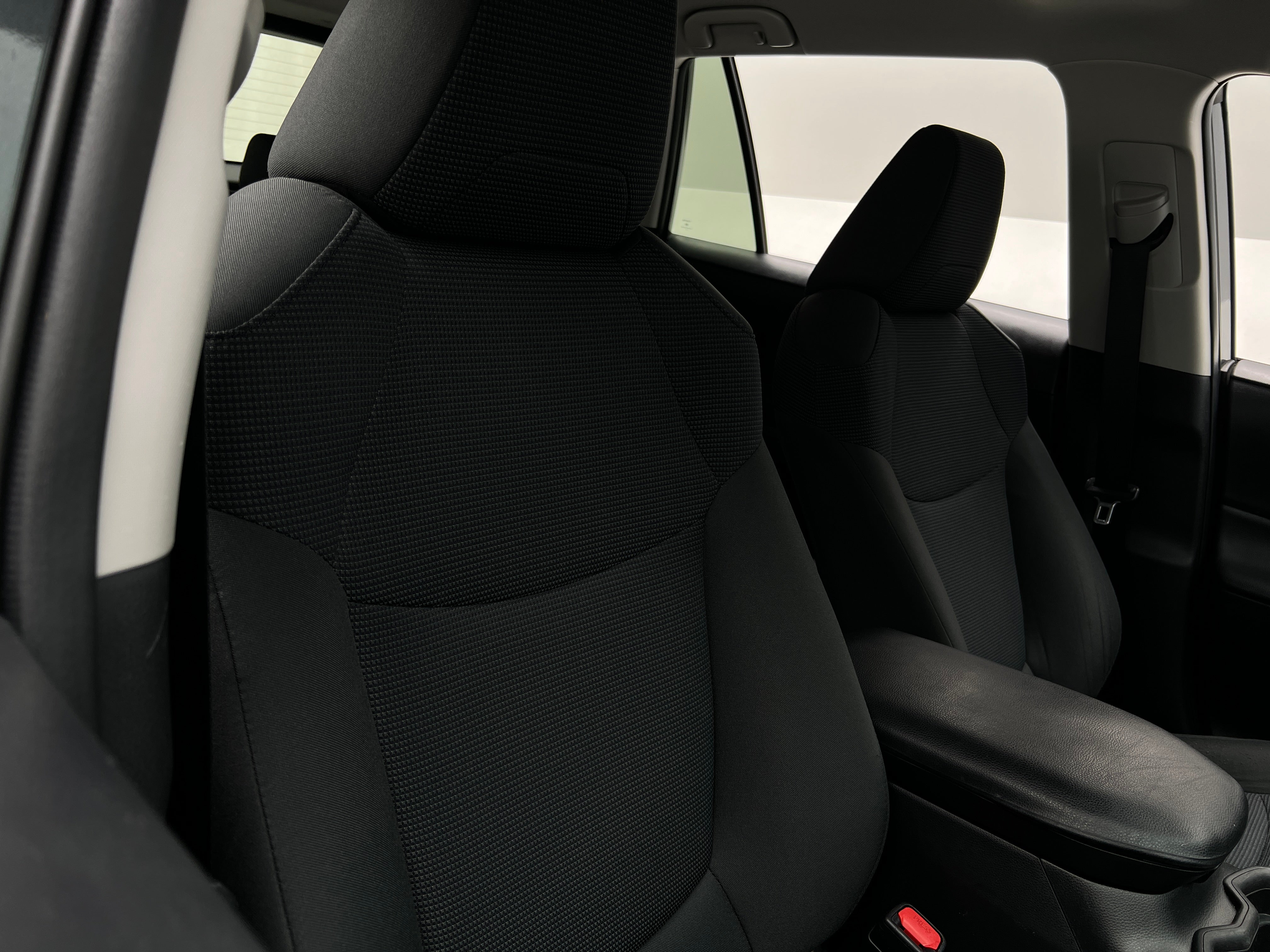 2019 Toyota RAV4 LE 2
