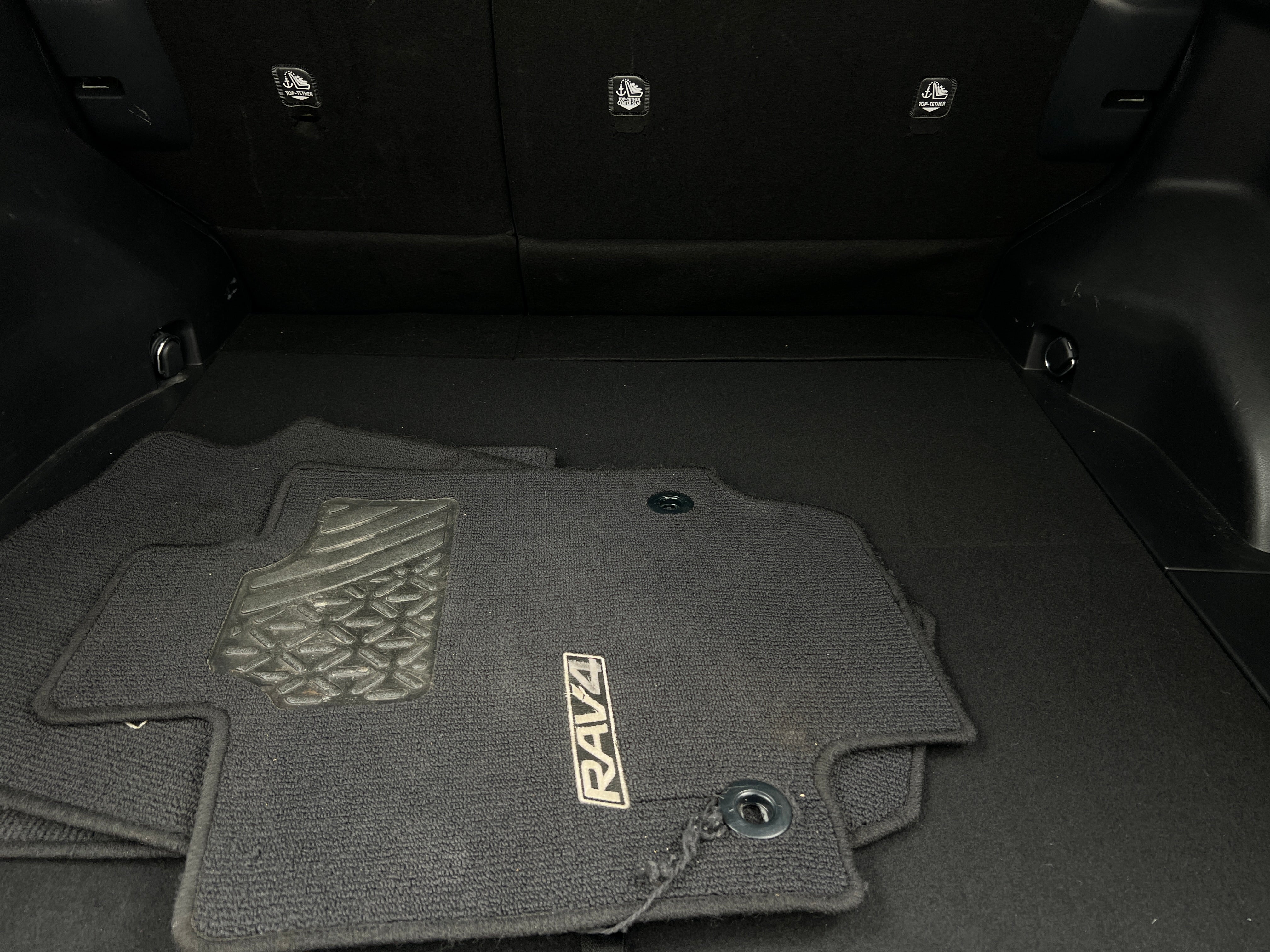 2019 Toyota RAV4 LE 7