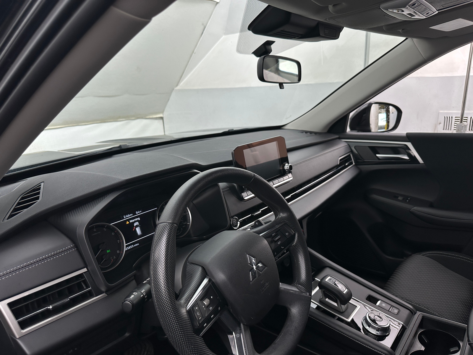 Thumbnail: 2024 Mitsubishi Outlander - 3