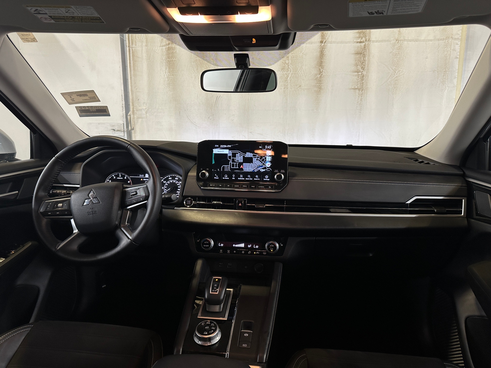 Thumbnail: 2023 Mitsubishi Outlander - 3