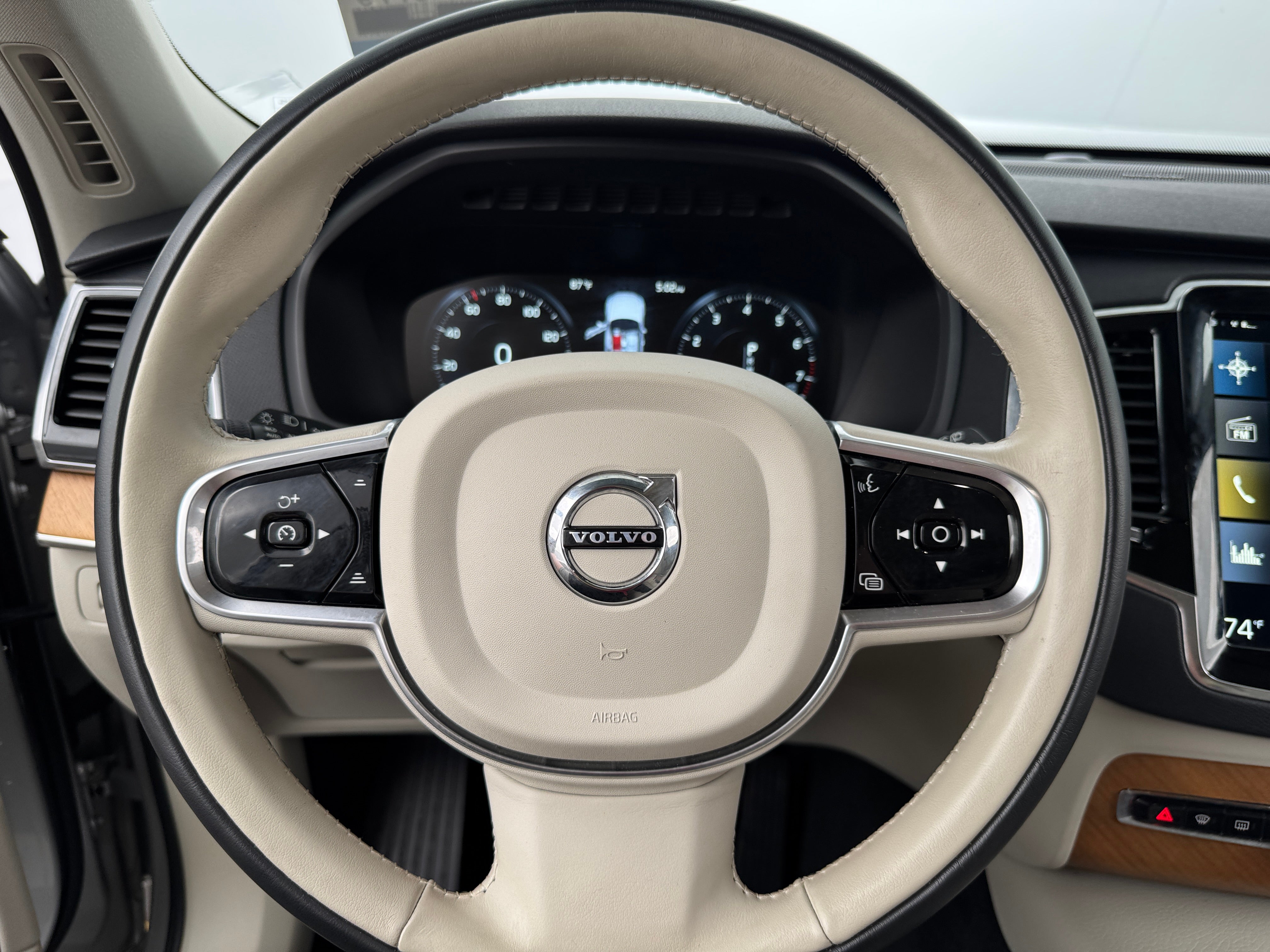 Thumbnail: 2022 Volvo XC90 - 4