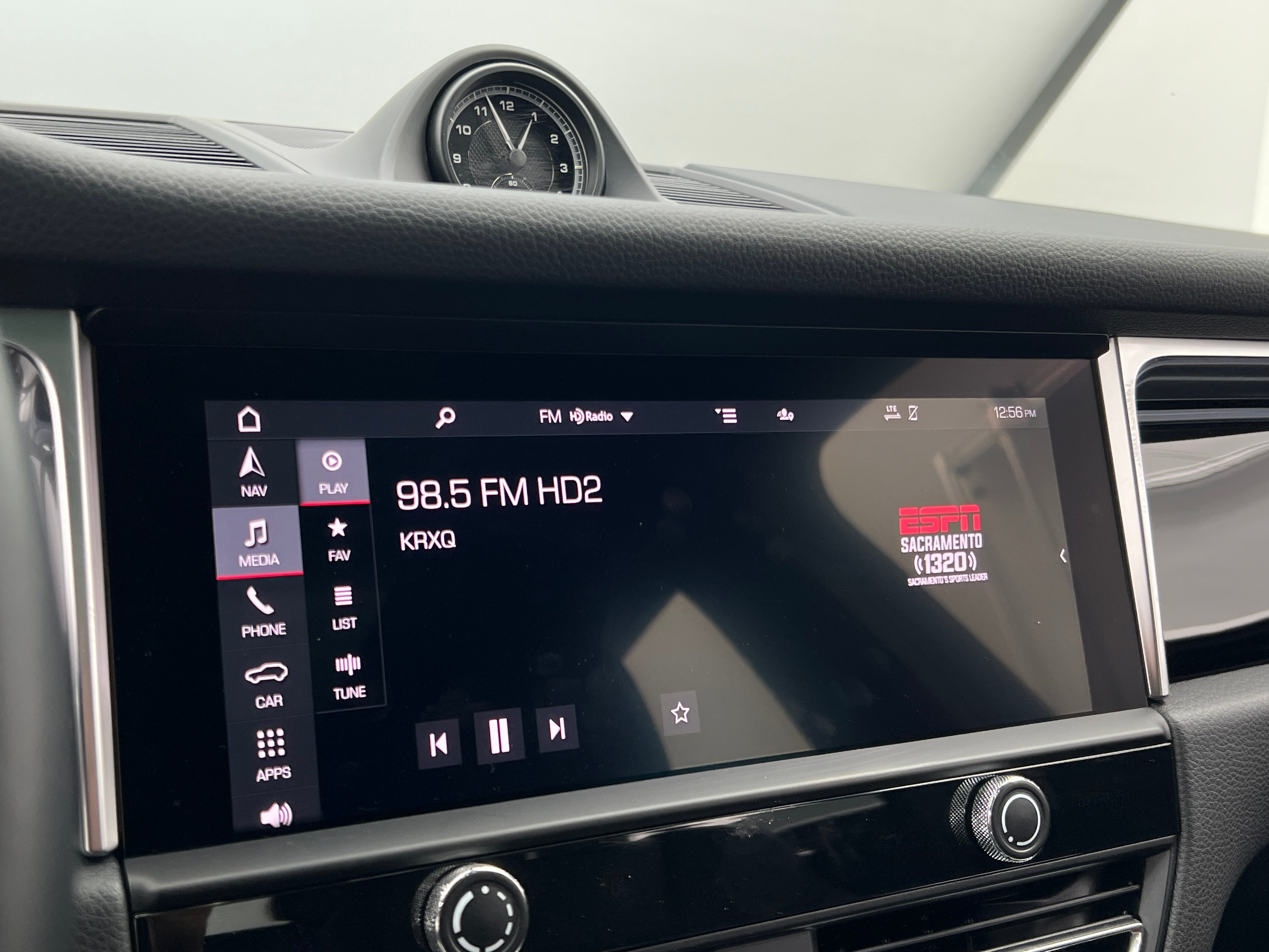 2024 Porsche Macan T 3