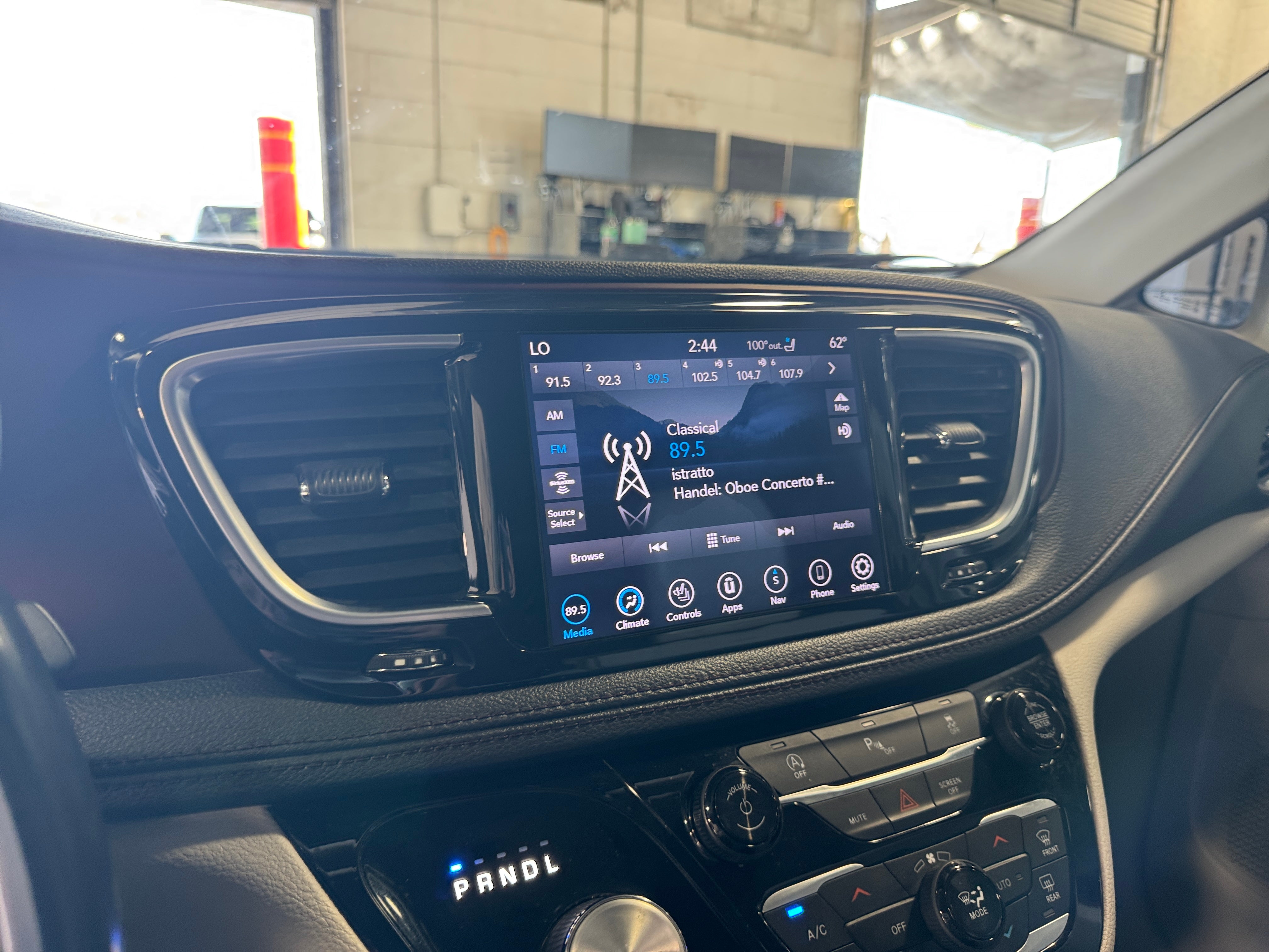 2019 Chrysler Pacifica Limited 3