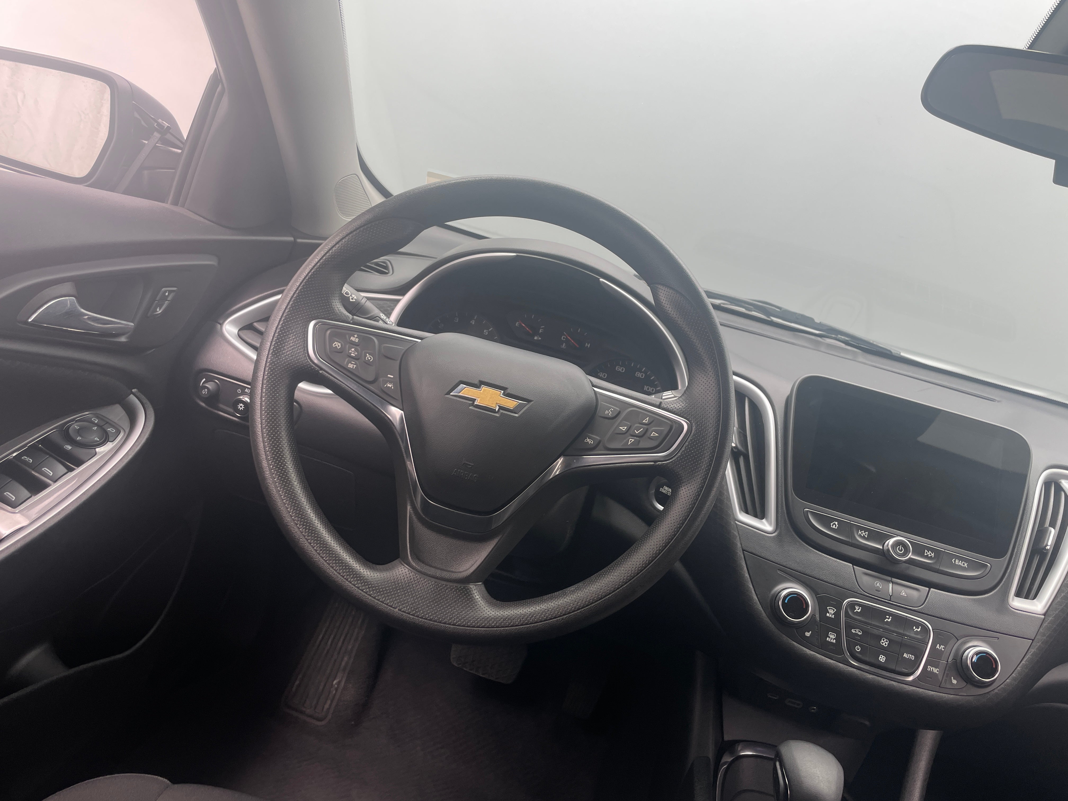 Thumbnail: 2023 Chevrolet Malibu - 5