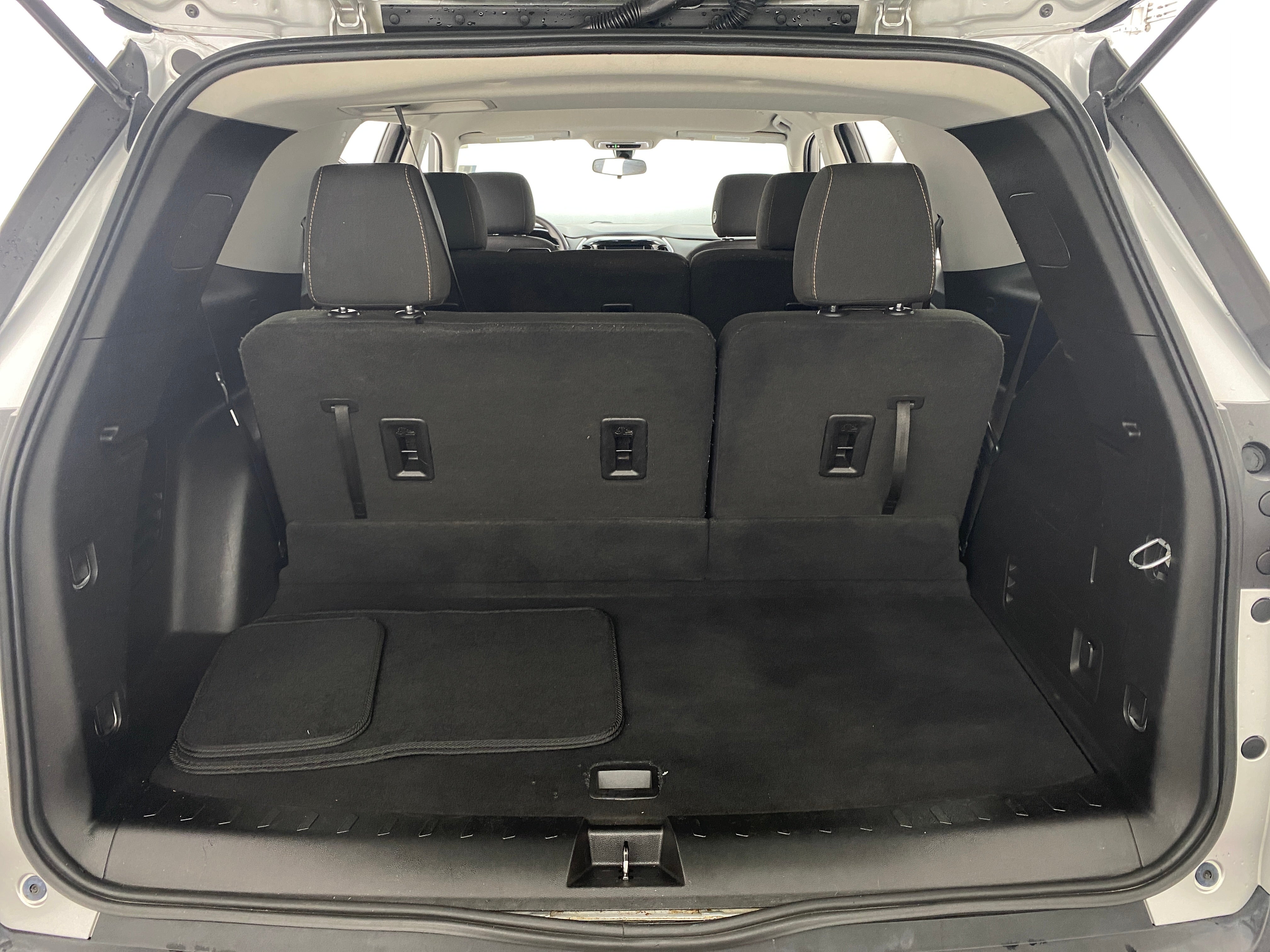 2020 Chevrolet Traverse LS 7