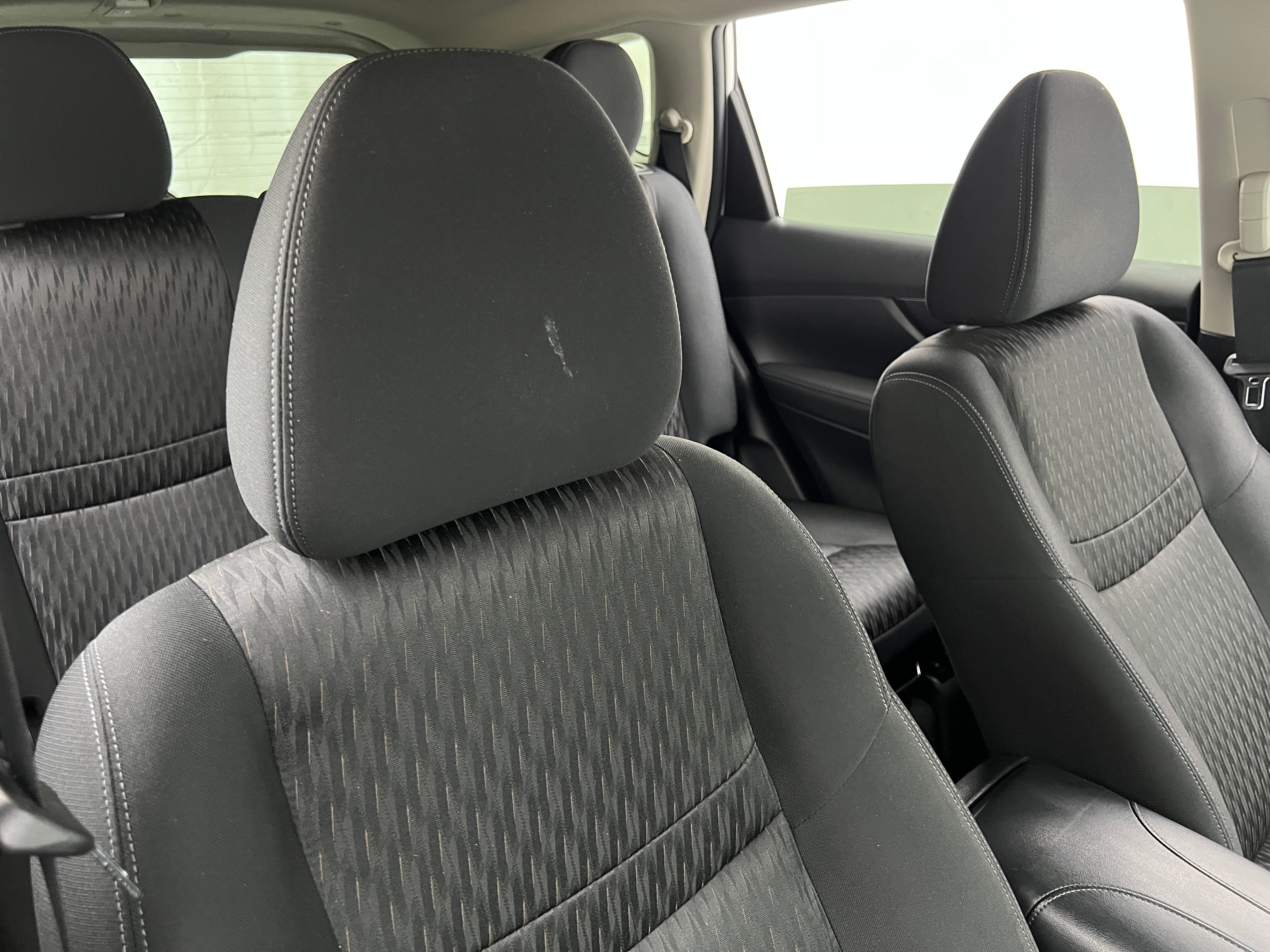2018 Nissan Rogue SV 2