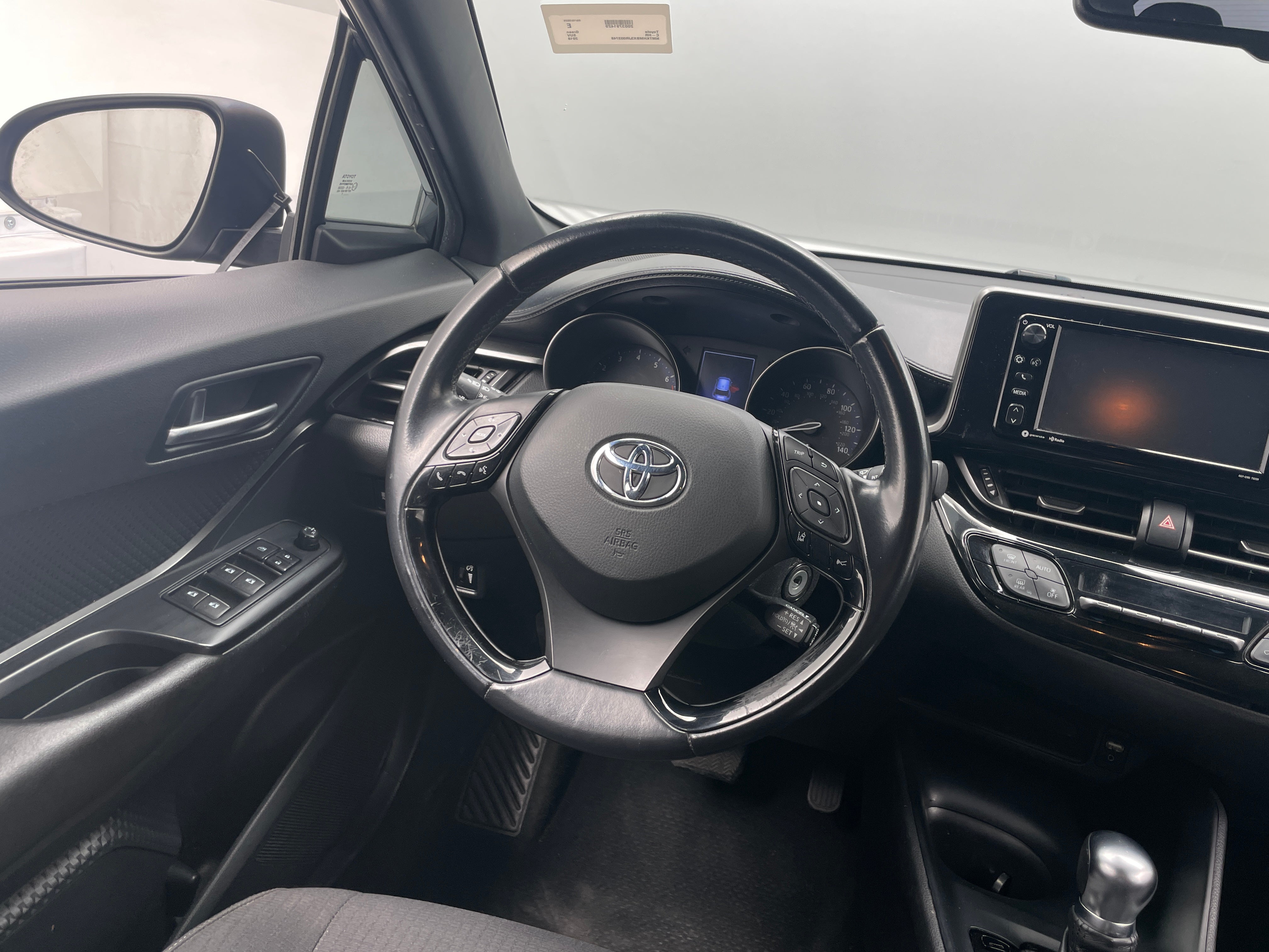 2018 Toyota C-HR XLE 5