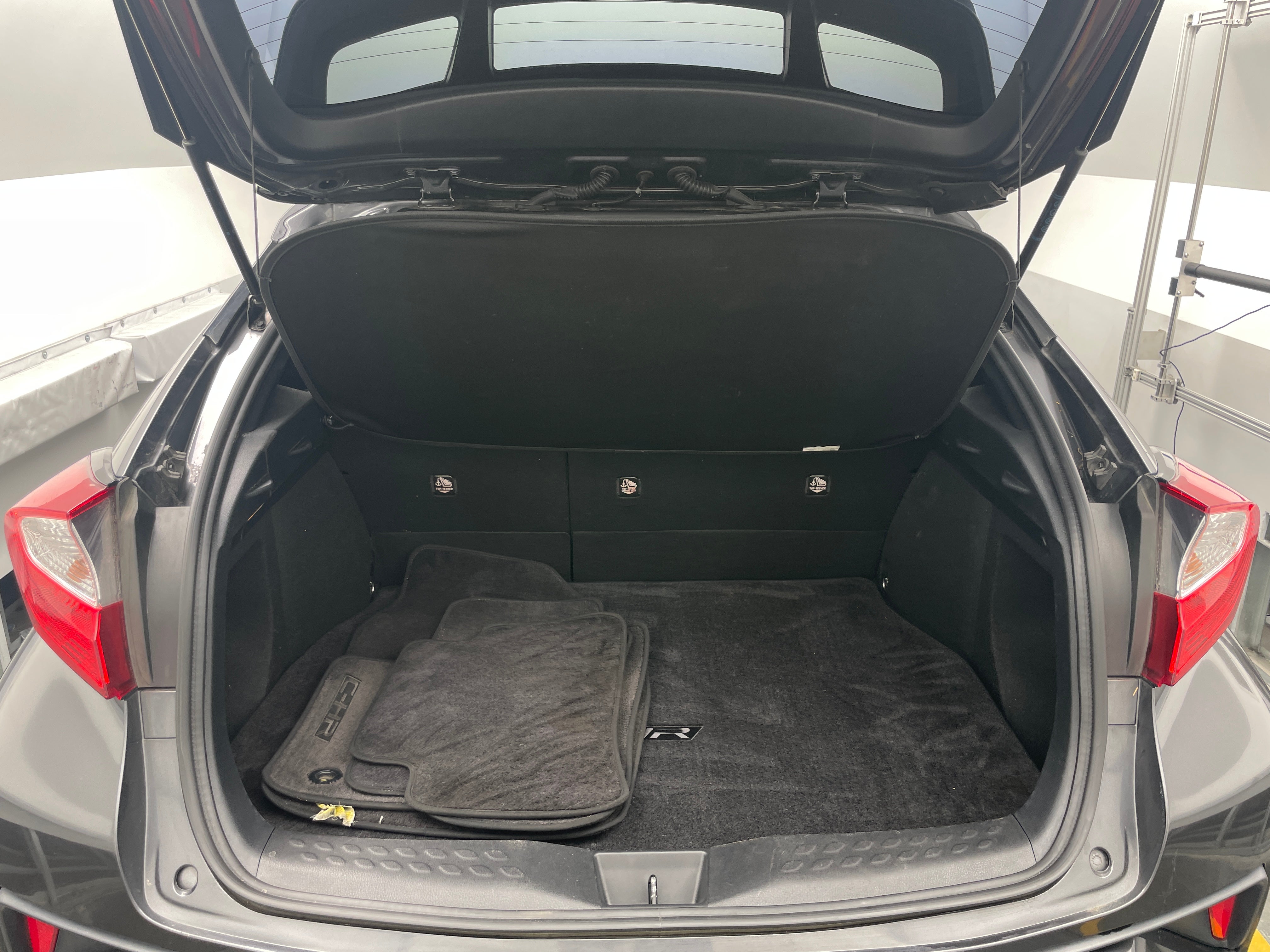 2018 Toyota C-HR XLE 7