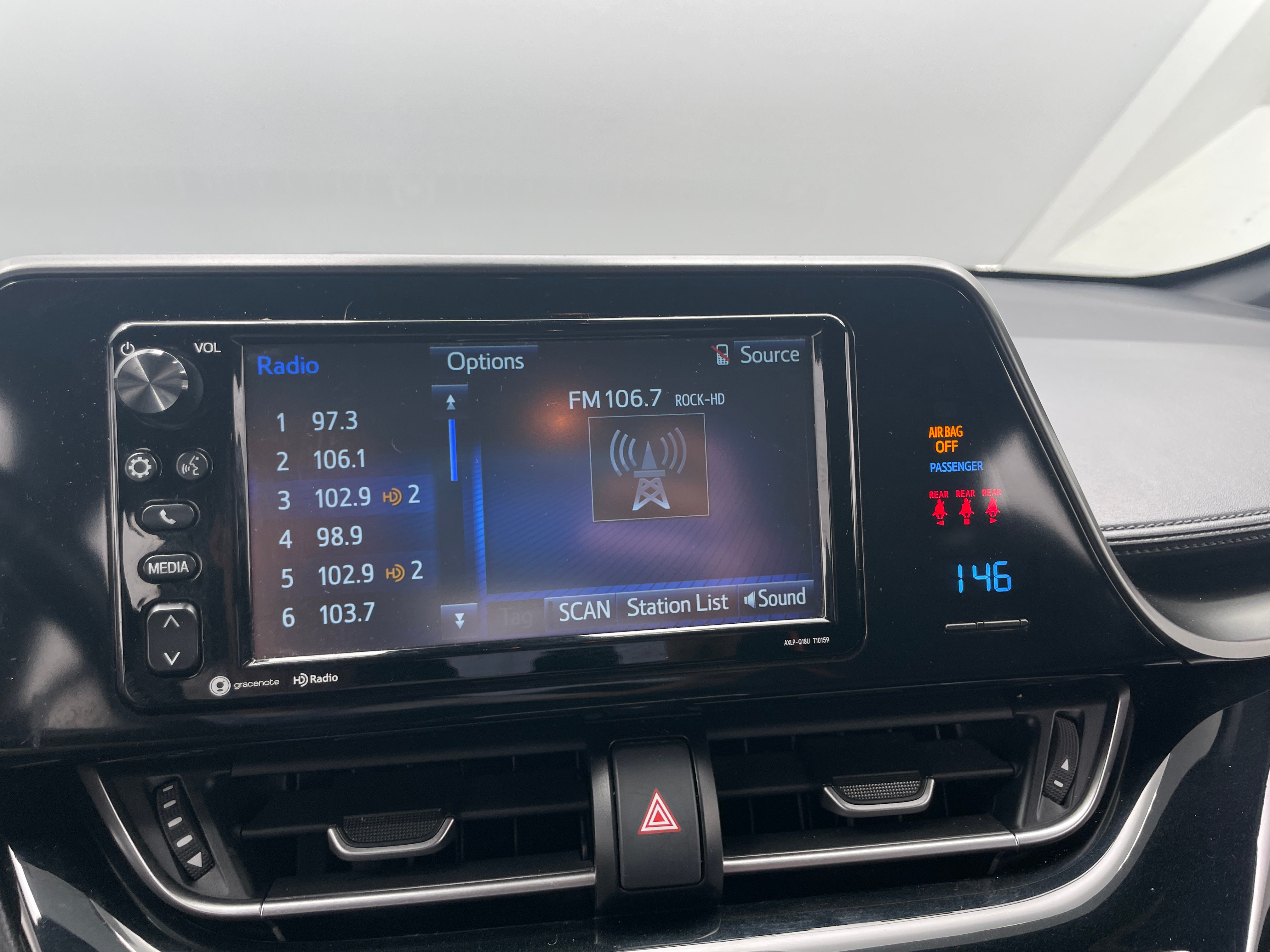 2018 Toyota C-HR XLE 4
