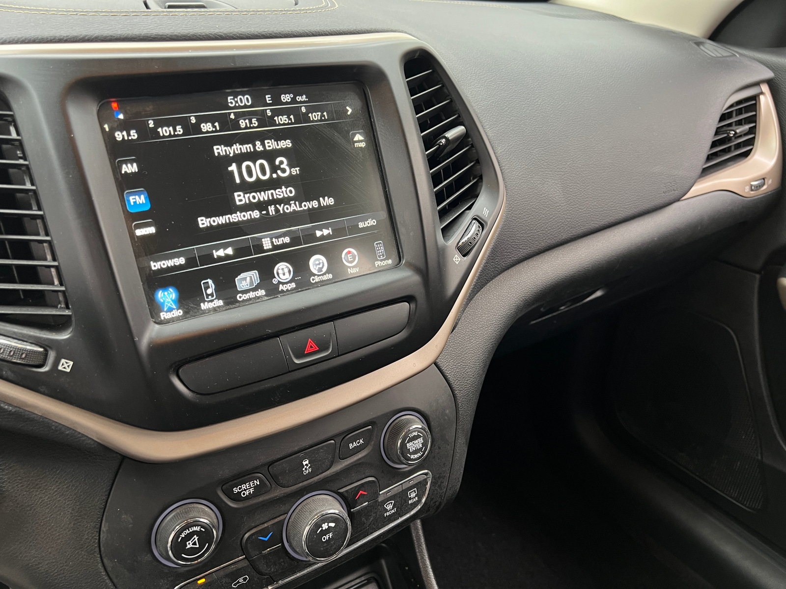 Thumbnail: 2017 Jeep Cherokee - 3