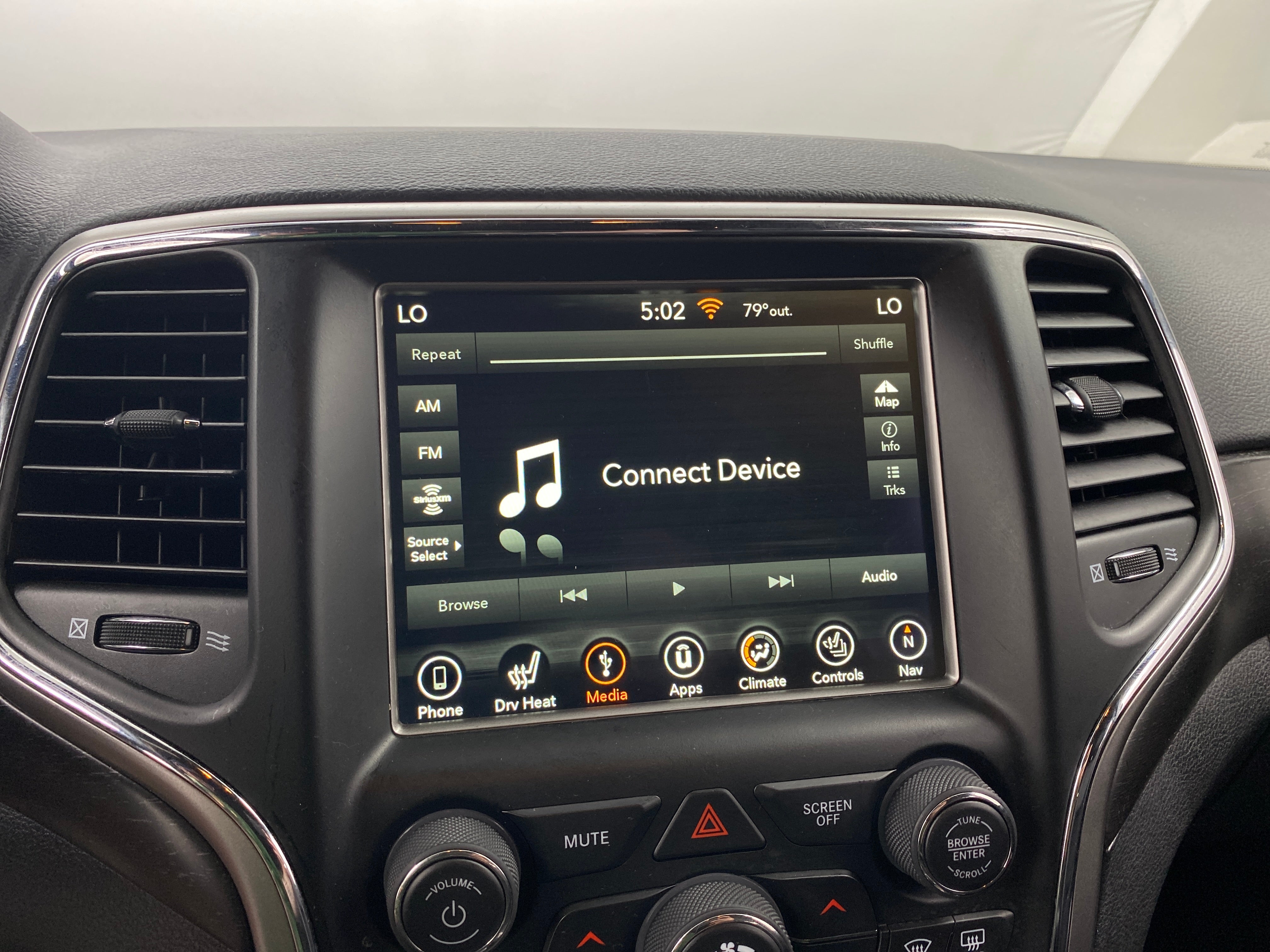 2018 Jeep Grand Cherokee Altitude 3