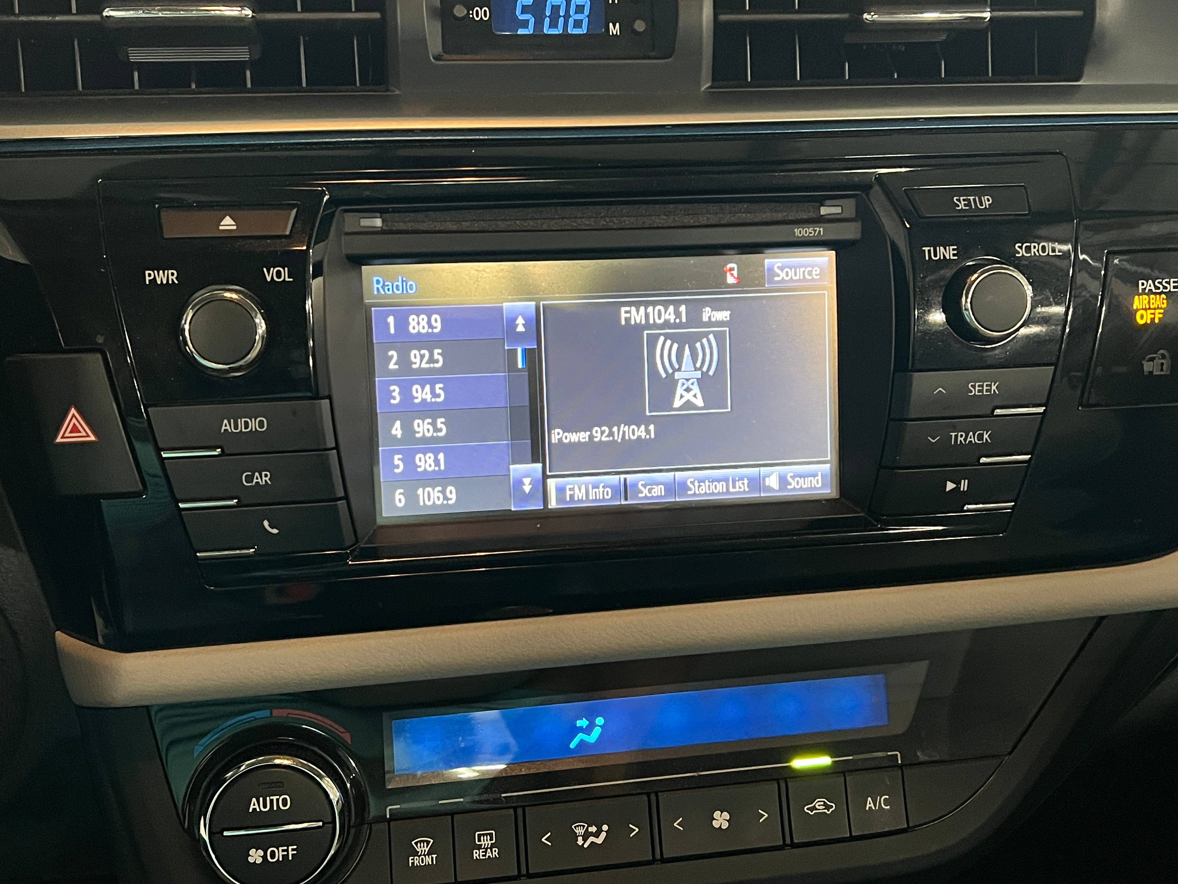2016 Toyota Corolla LE 4