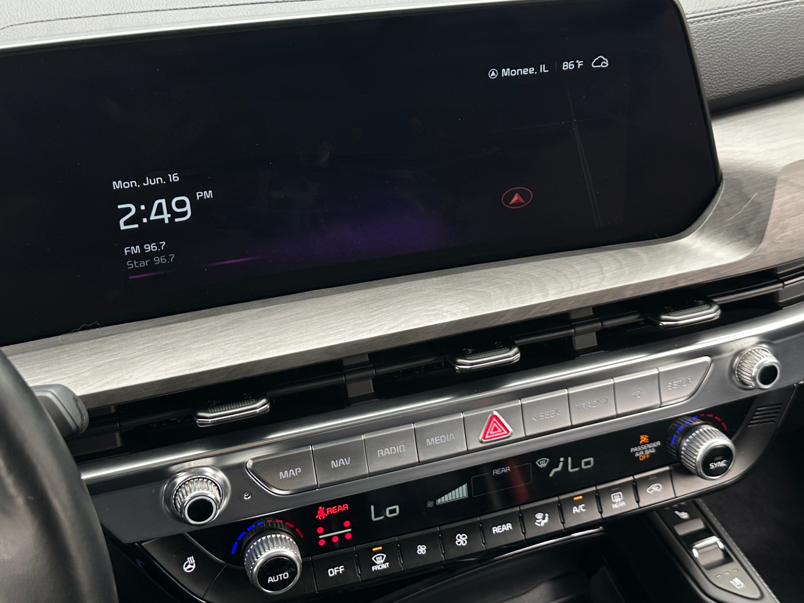 Thumbnail: 2023 Kia Telluride - 3