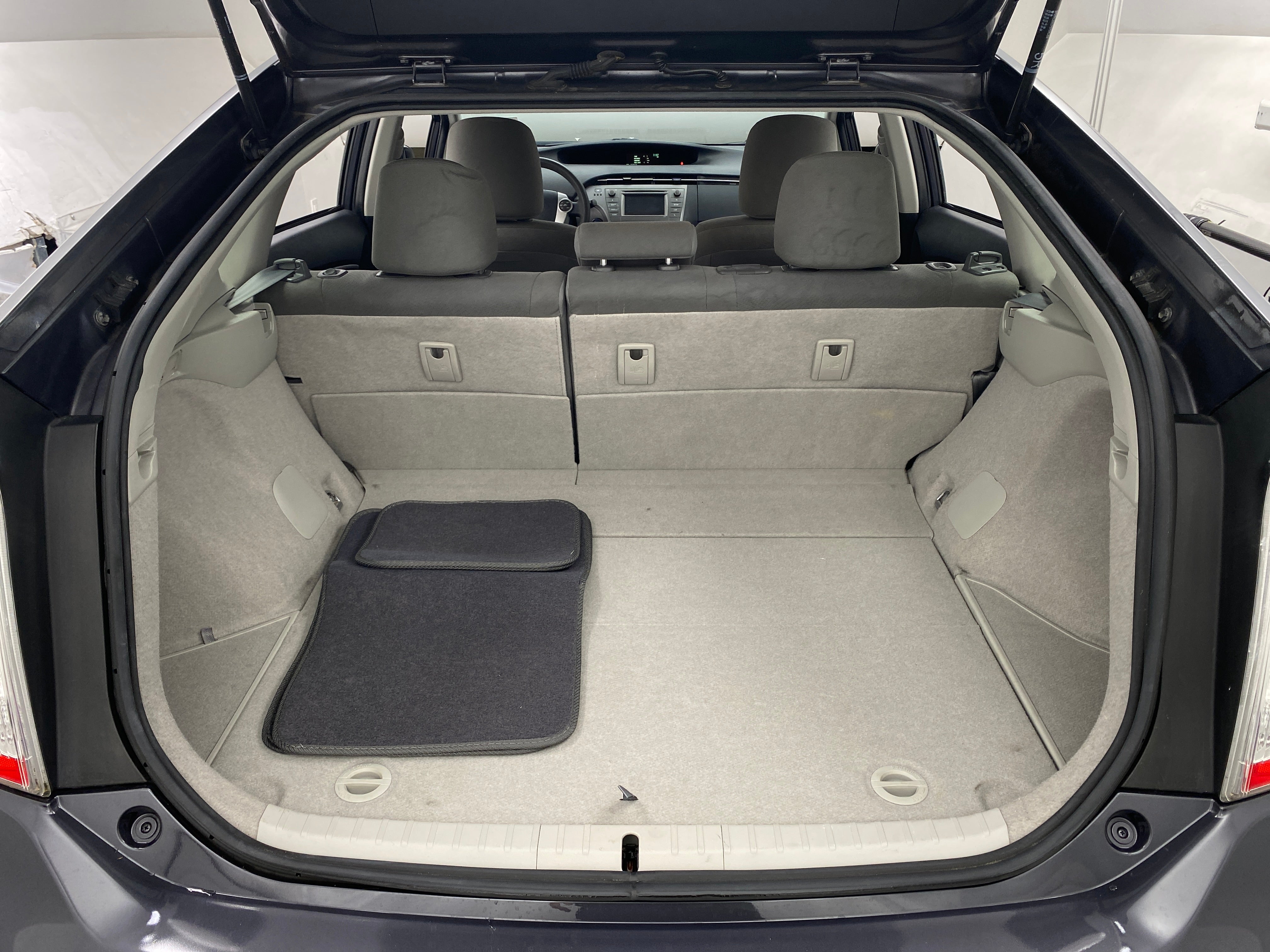 2014 Toyota Prius Two 7