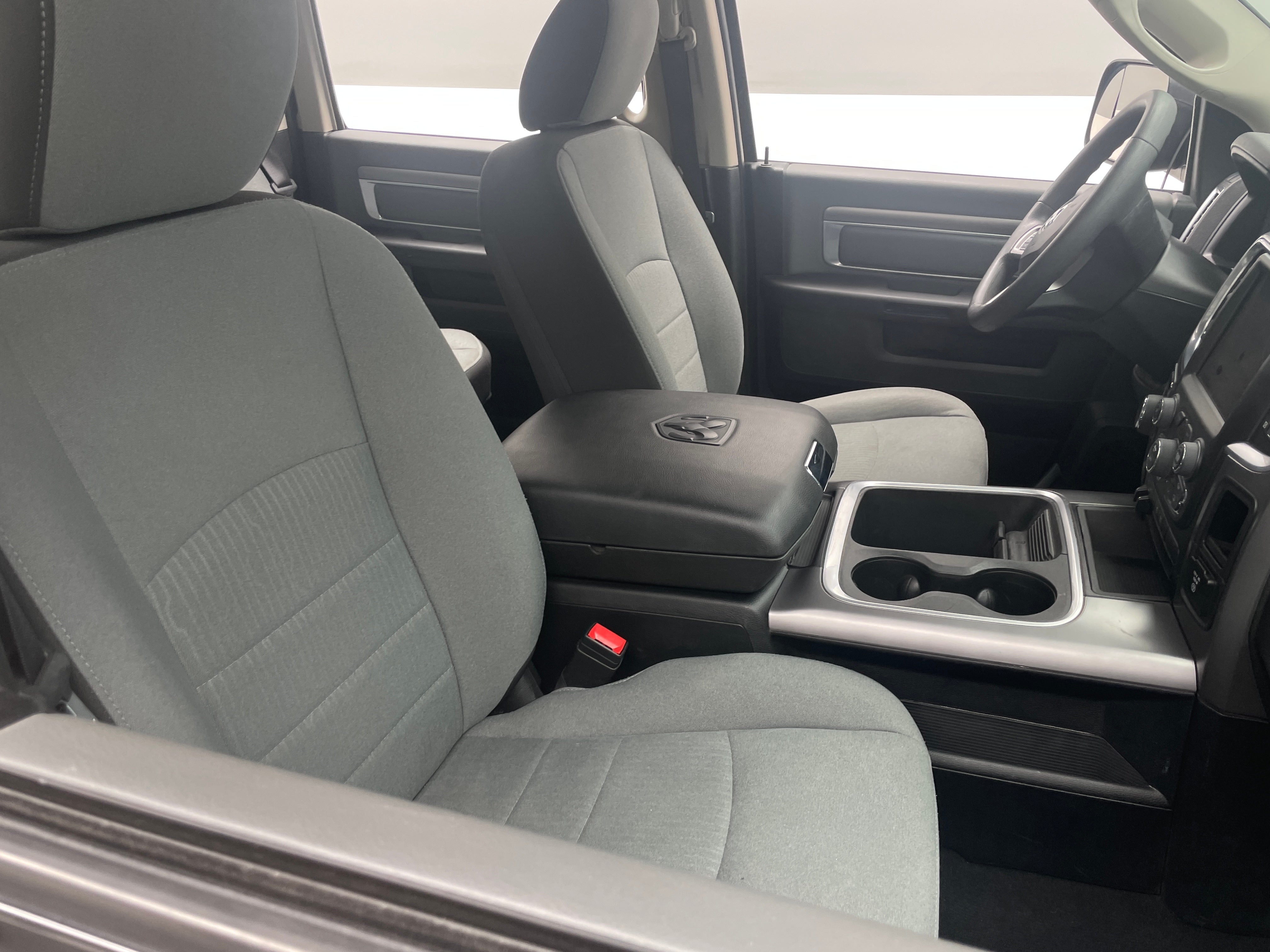 2023 RAM 1500 Classic SLT 2