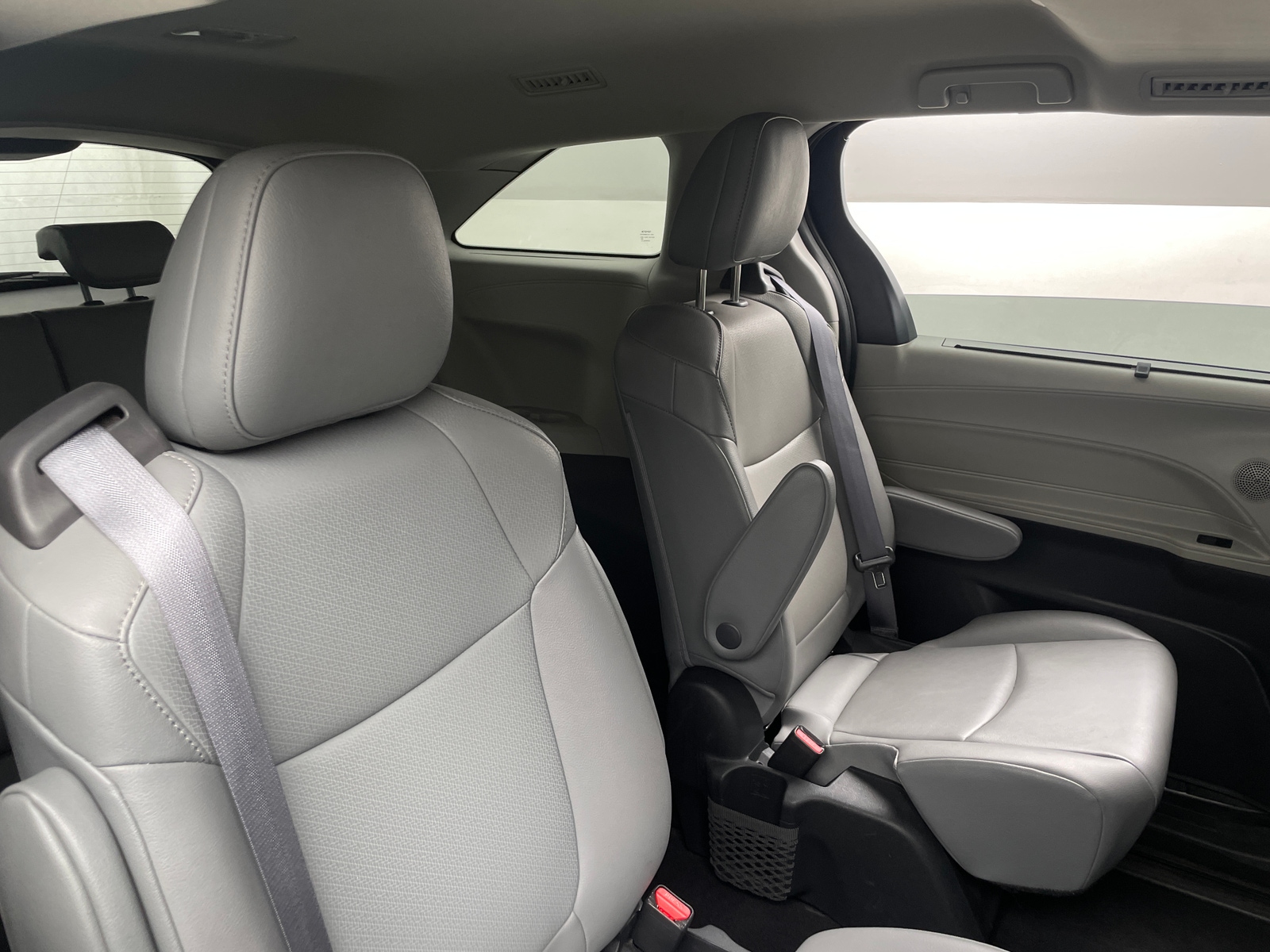 Thumbnail: 2022 Toyota Sienna - 5