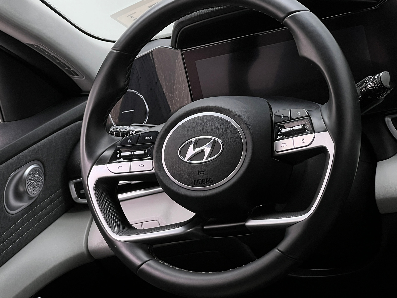 Thumbnail: 2023 Hyundai Elantra - 4