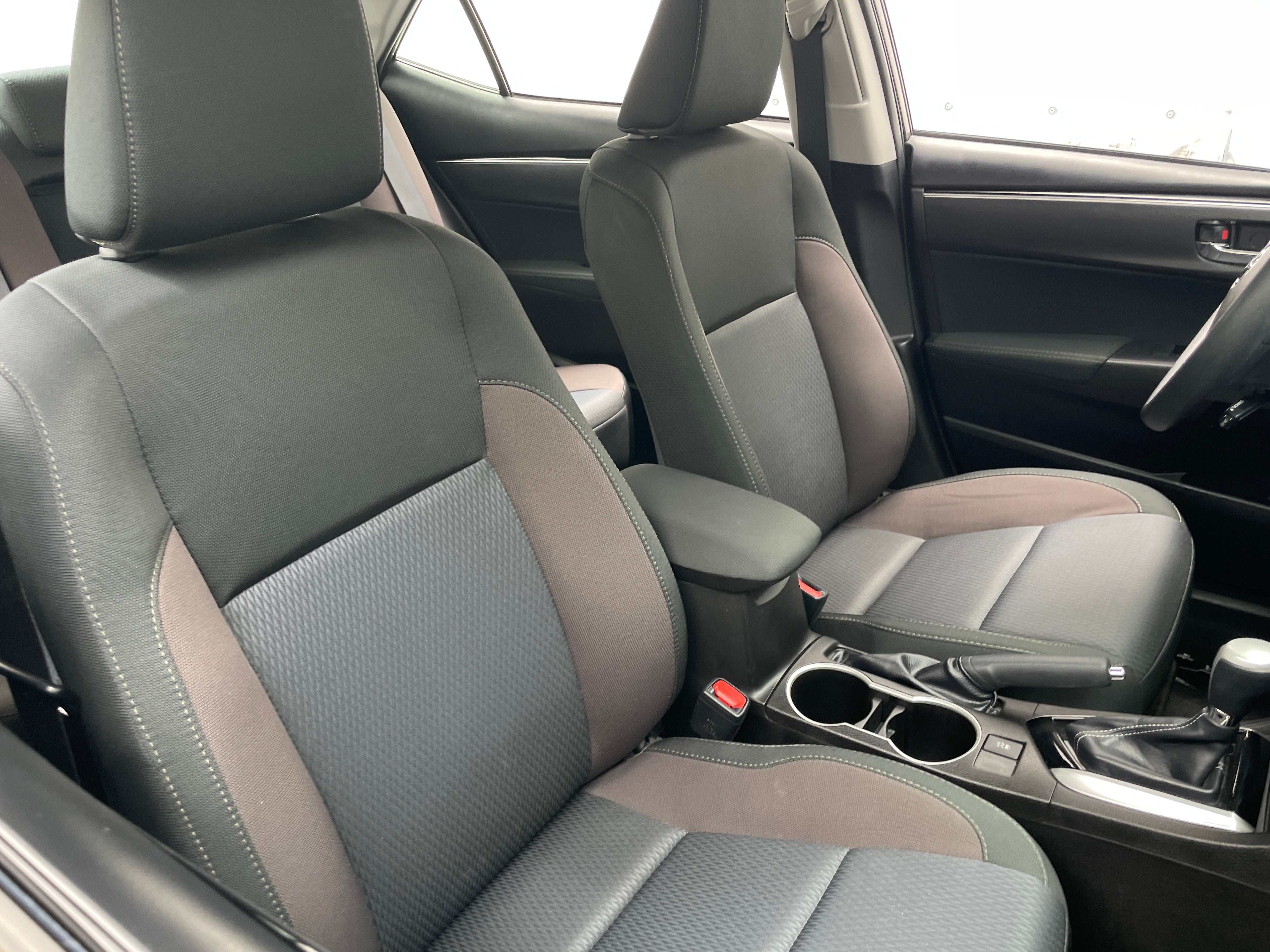 2018 Toyota Corolla LE 2