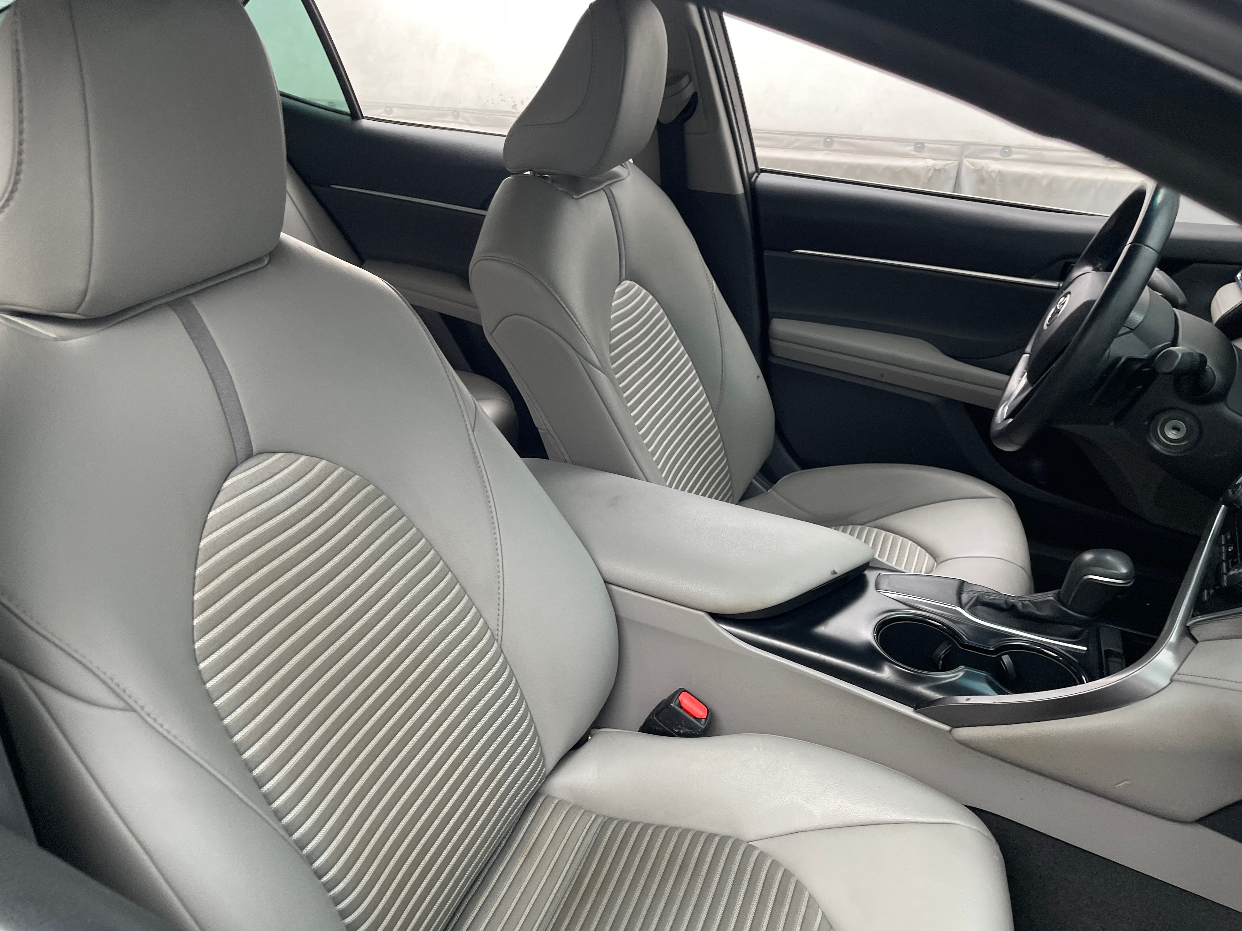 2018 Toyota Camry SE 2