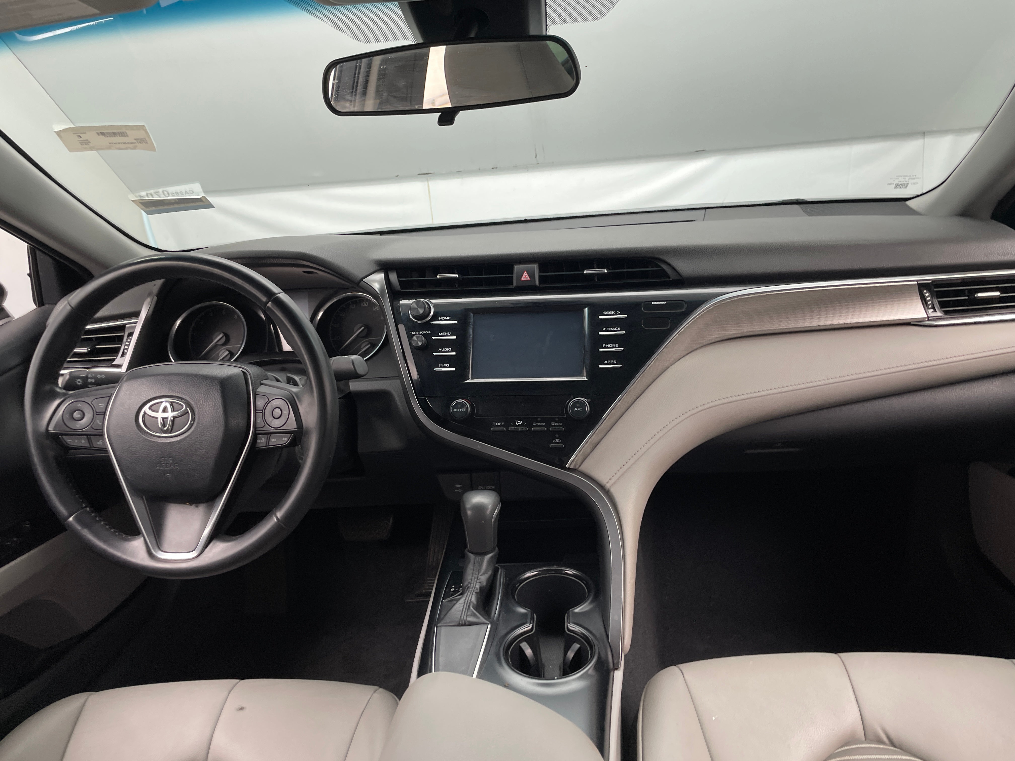 2018 Toyota Camry SE 3
