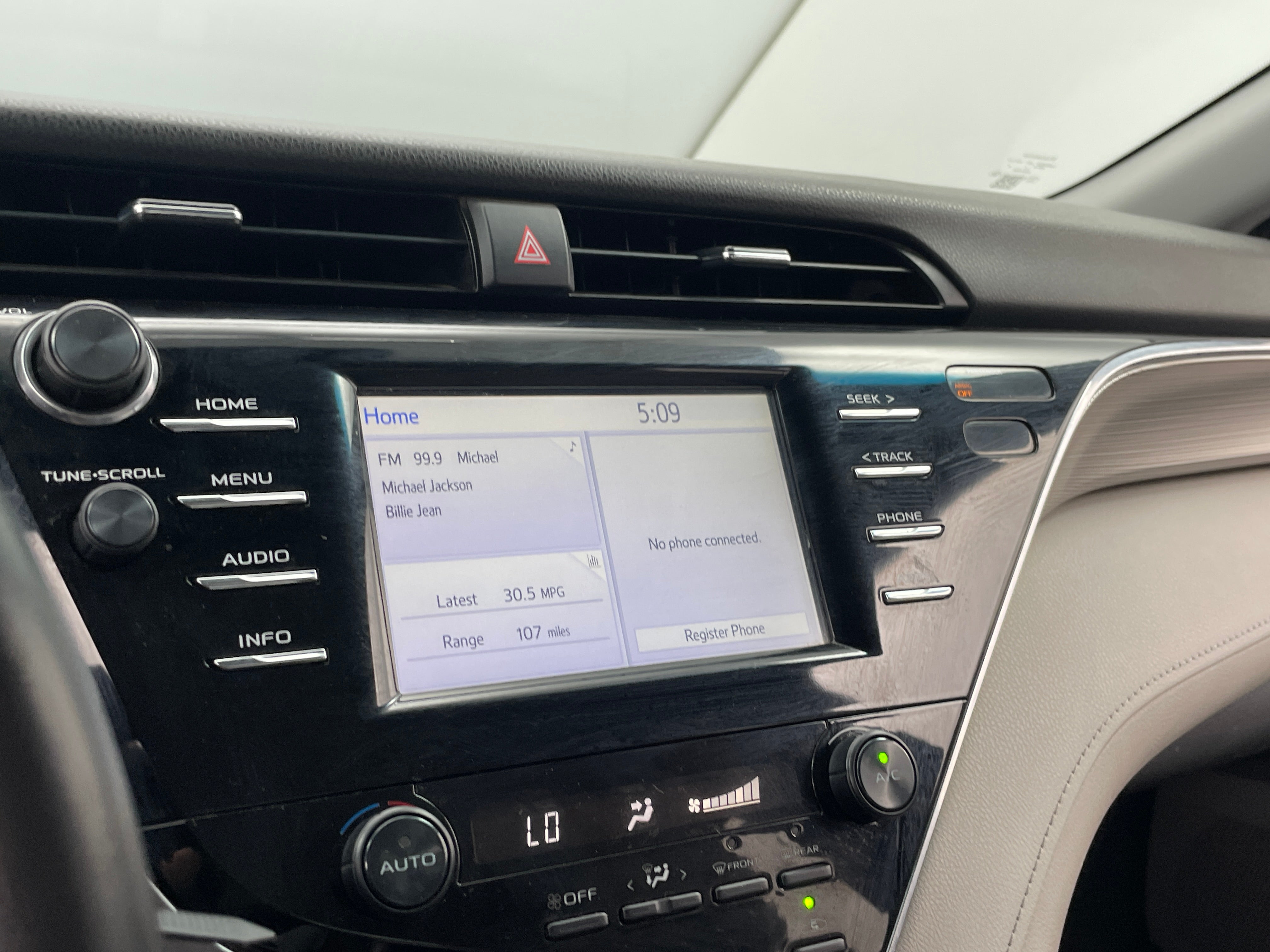 2018 Toyota Camry SE 4