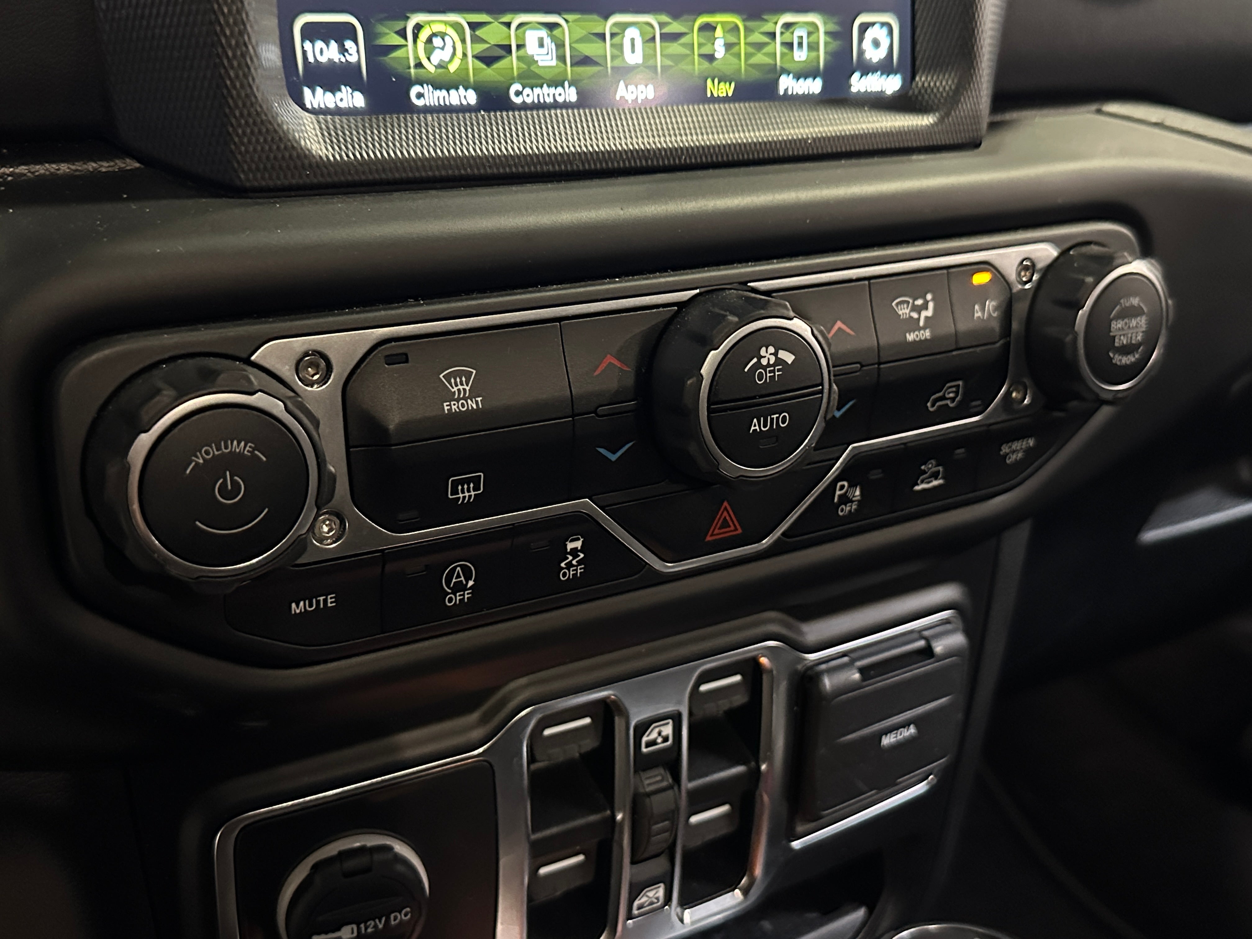 2023 Jeep Wrangler Unlimited Altitude 3