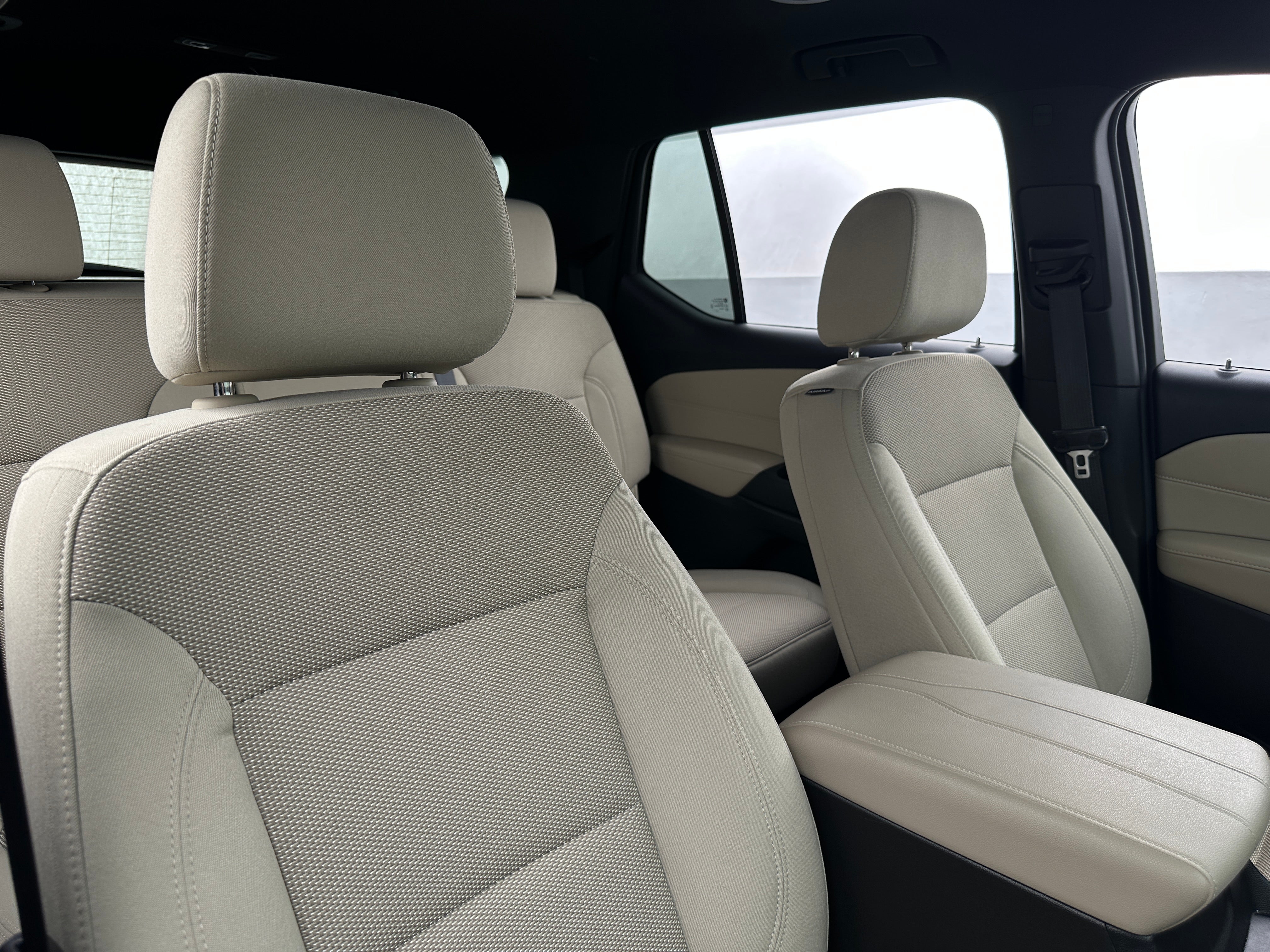 2023 Chevrolet Traverse LS 2