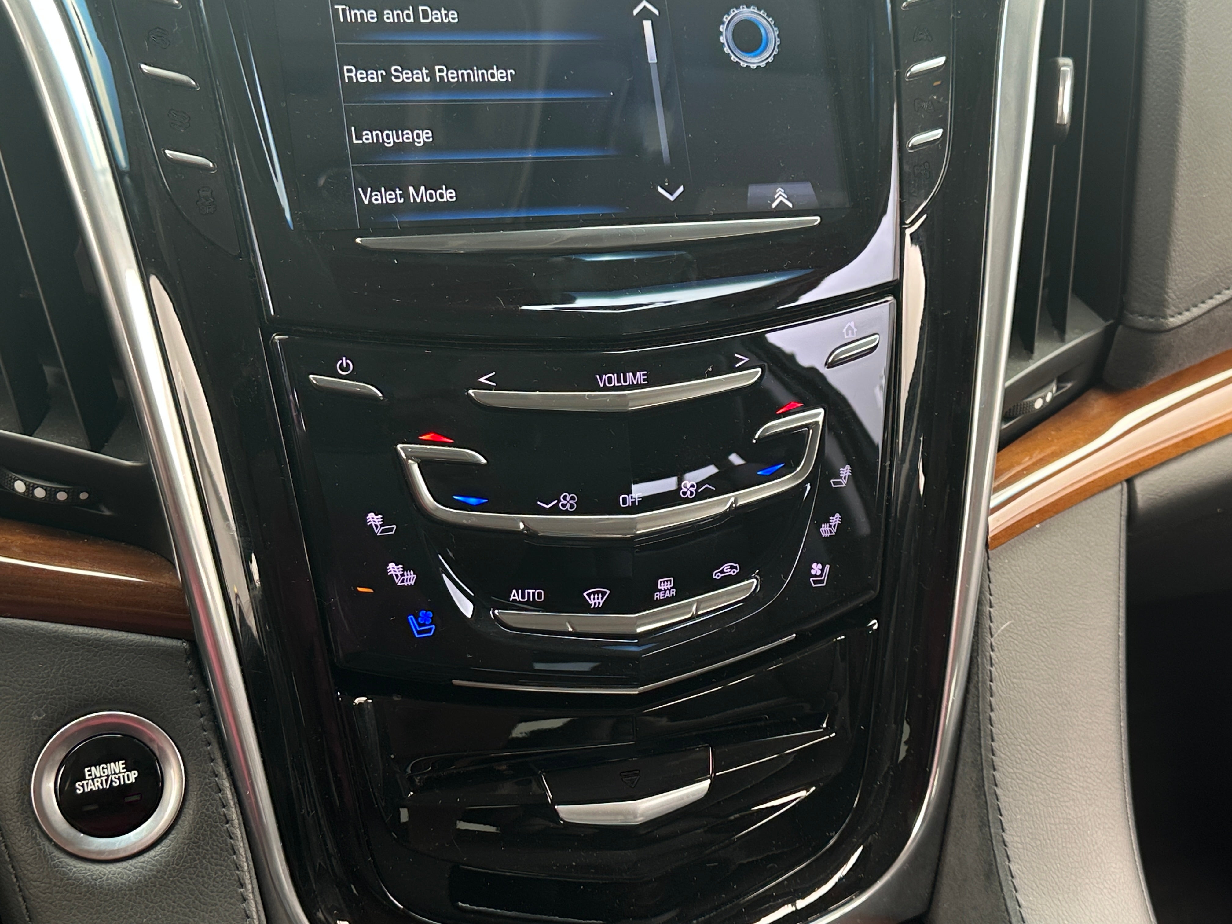 2019 Cadillac Escalade Luxury 3