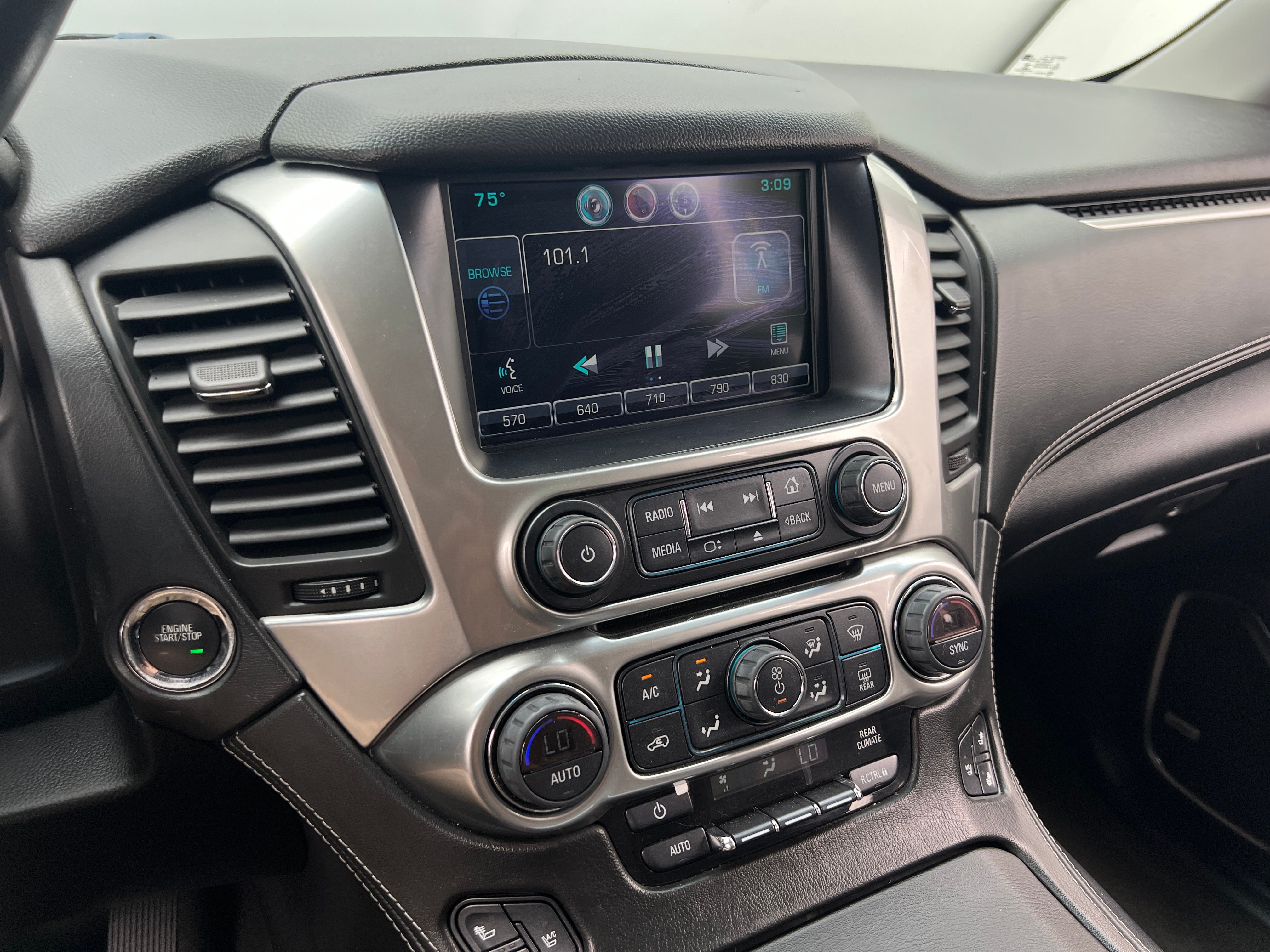 2015 Chevrolet Tahoe LTZ 3