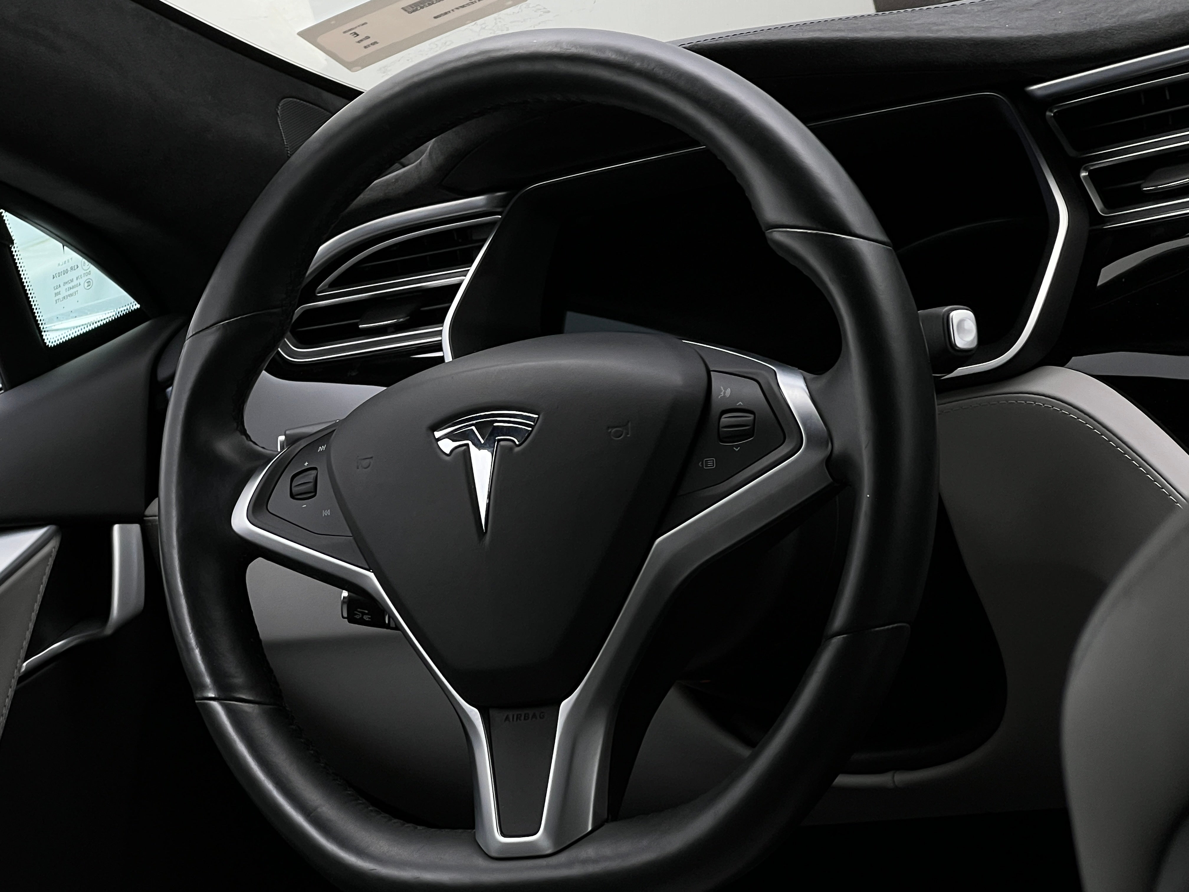 Thumbnail: 2015 Tesla Model S - 4