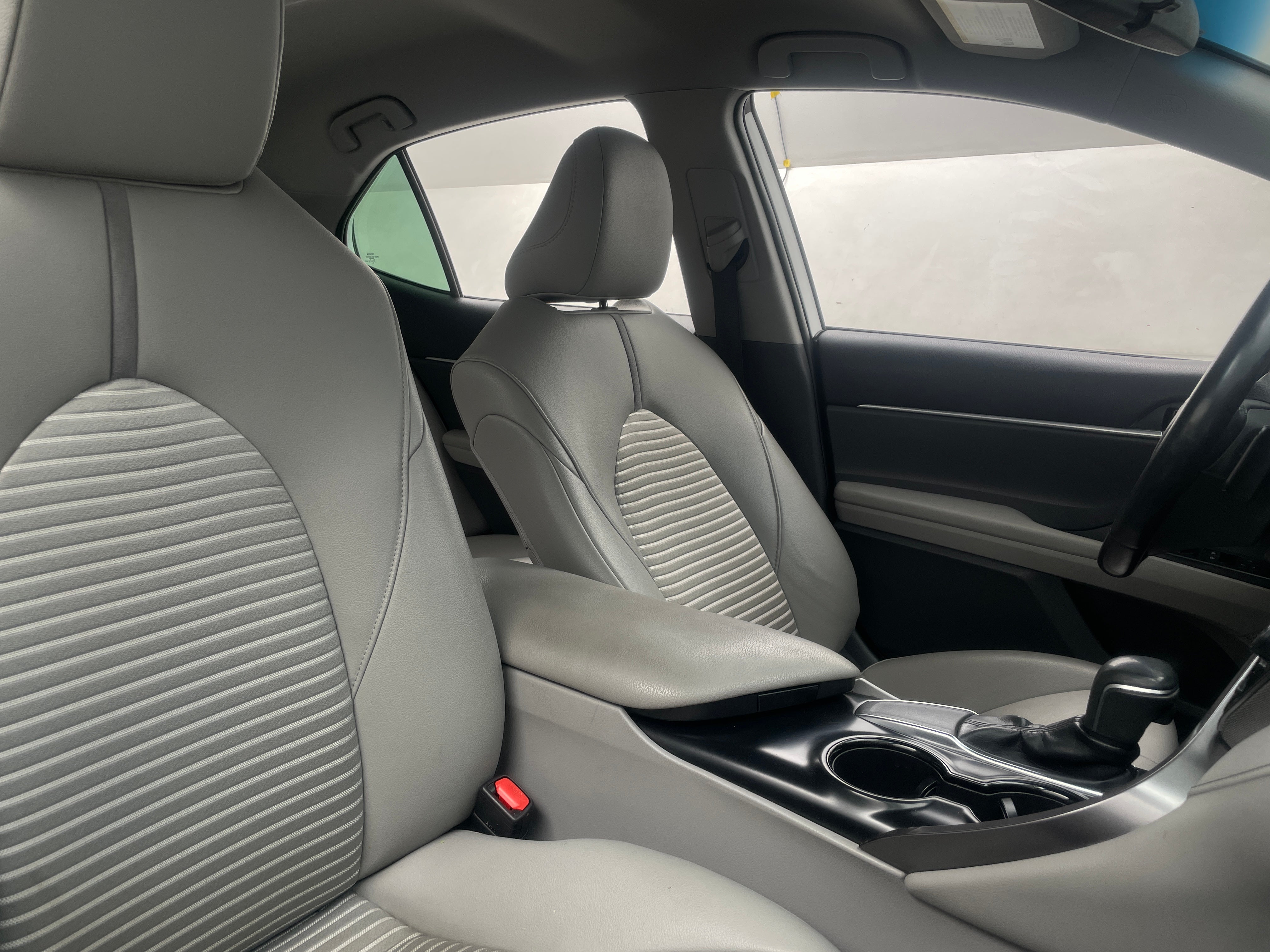 2019 Toyota Camry SE 2