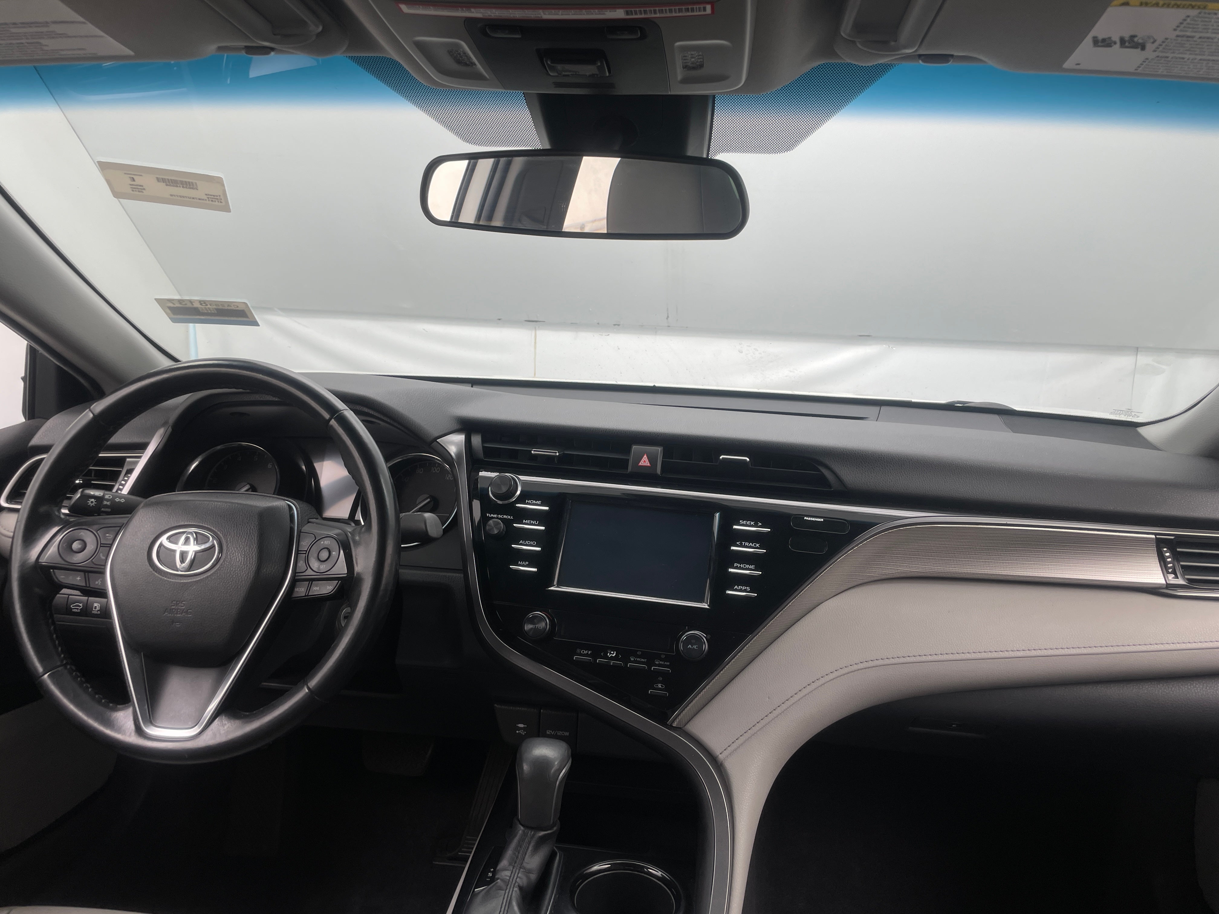 2019 Toyota Camry SE 3