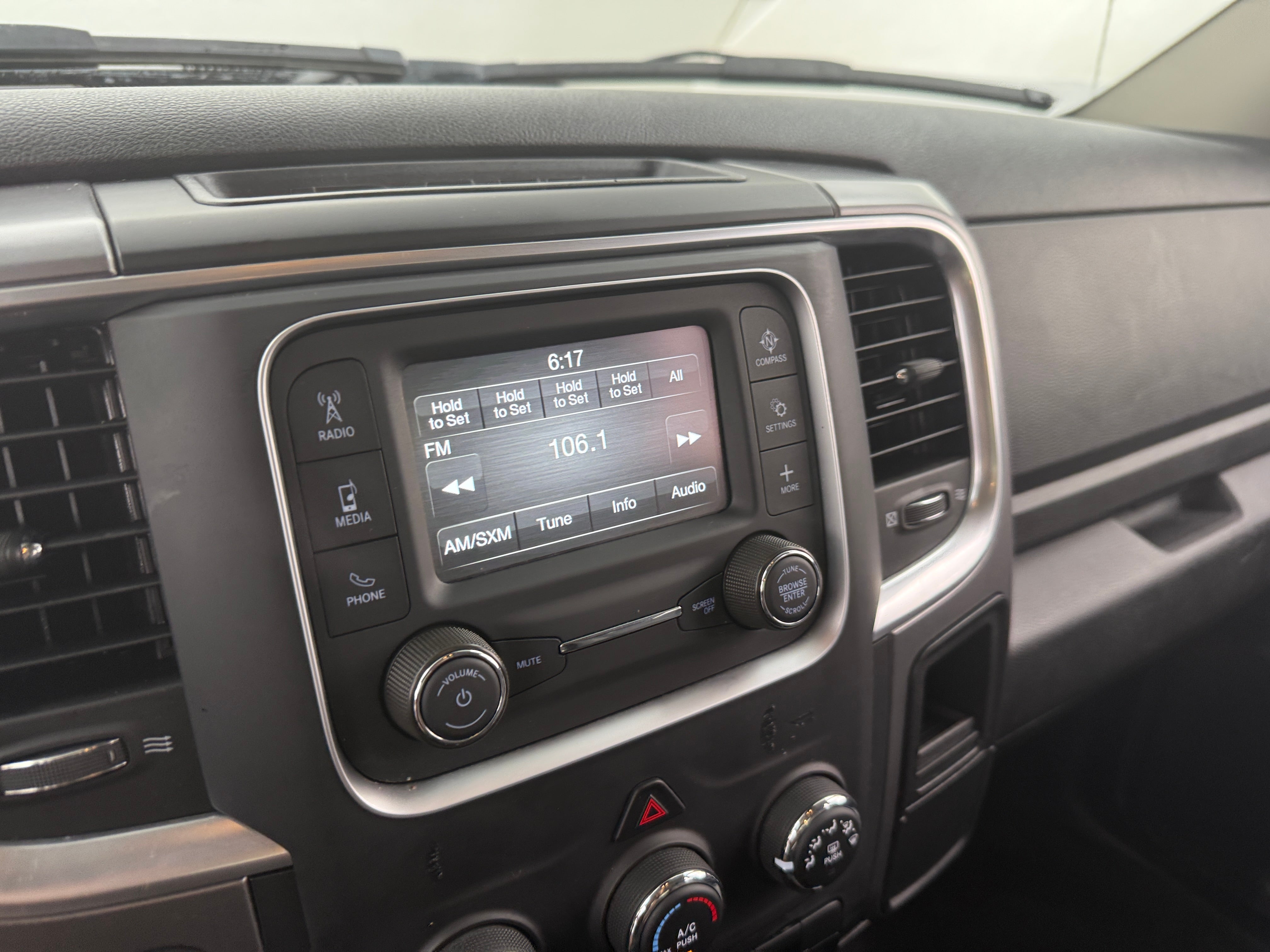 Thumbnail: 2024 RAM 1500 Classic - 4