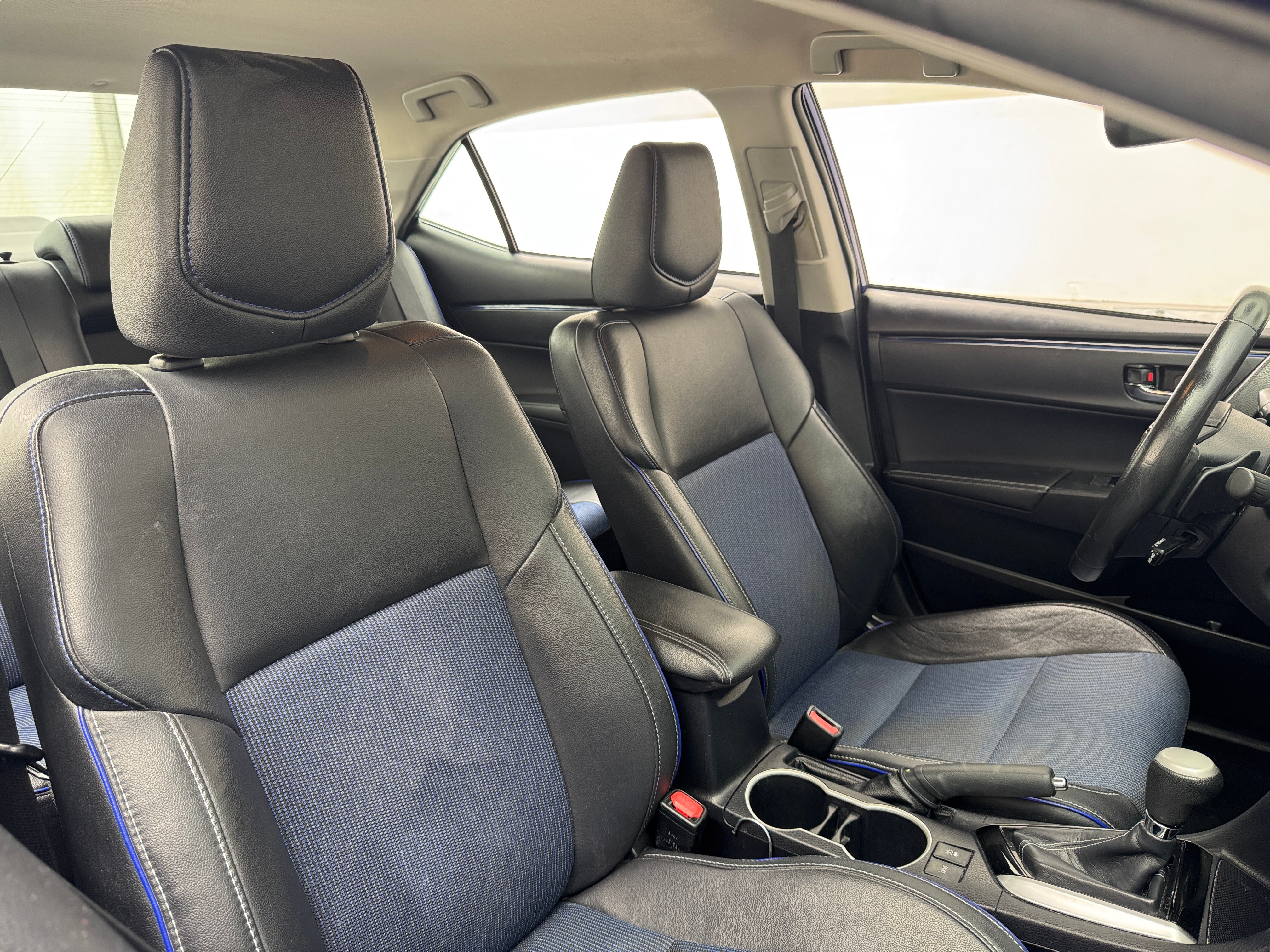 2017 Toyota Corolla SE 2