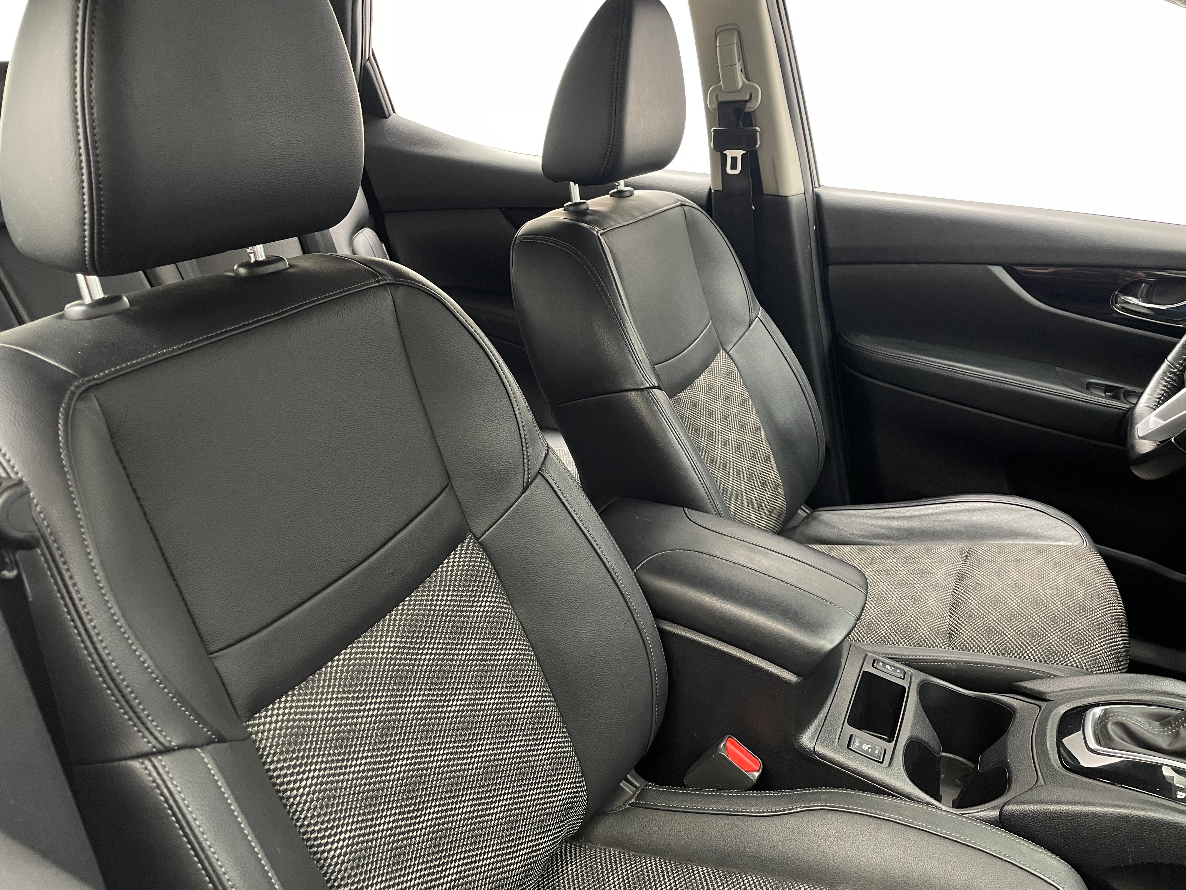 2021 Nissan Rogue Sport SV 2