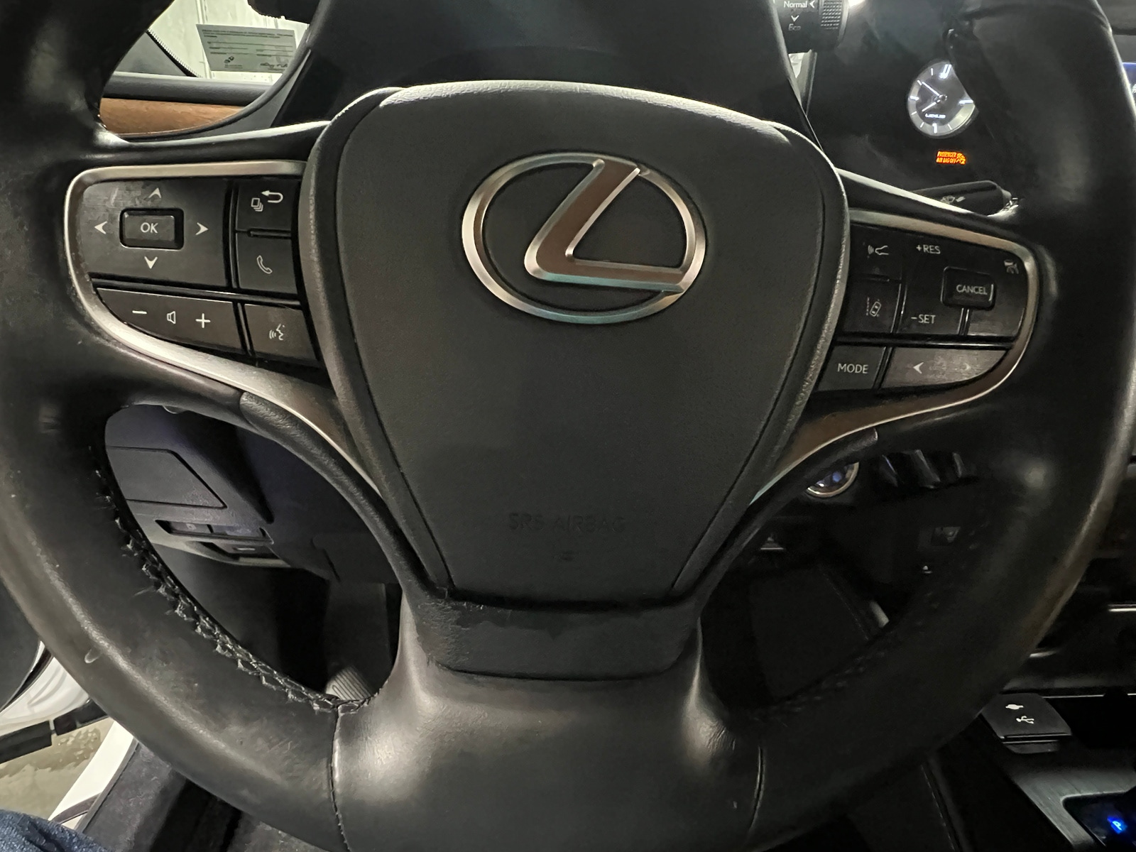 Thumbnail: 2022 Lexus ES - 4