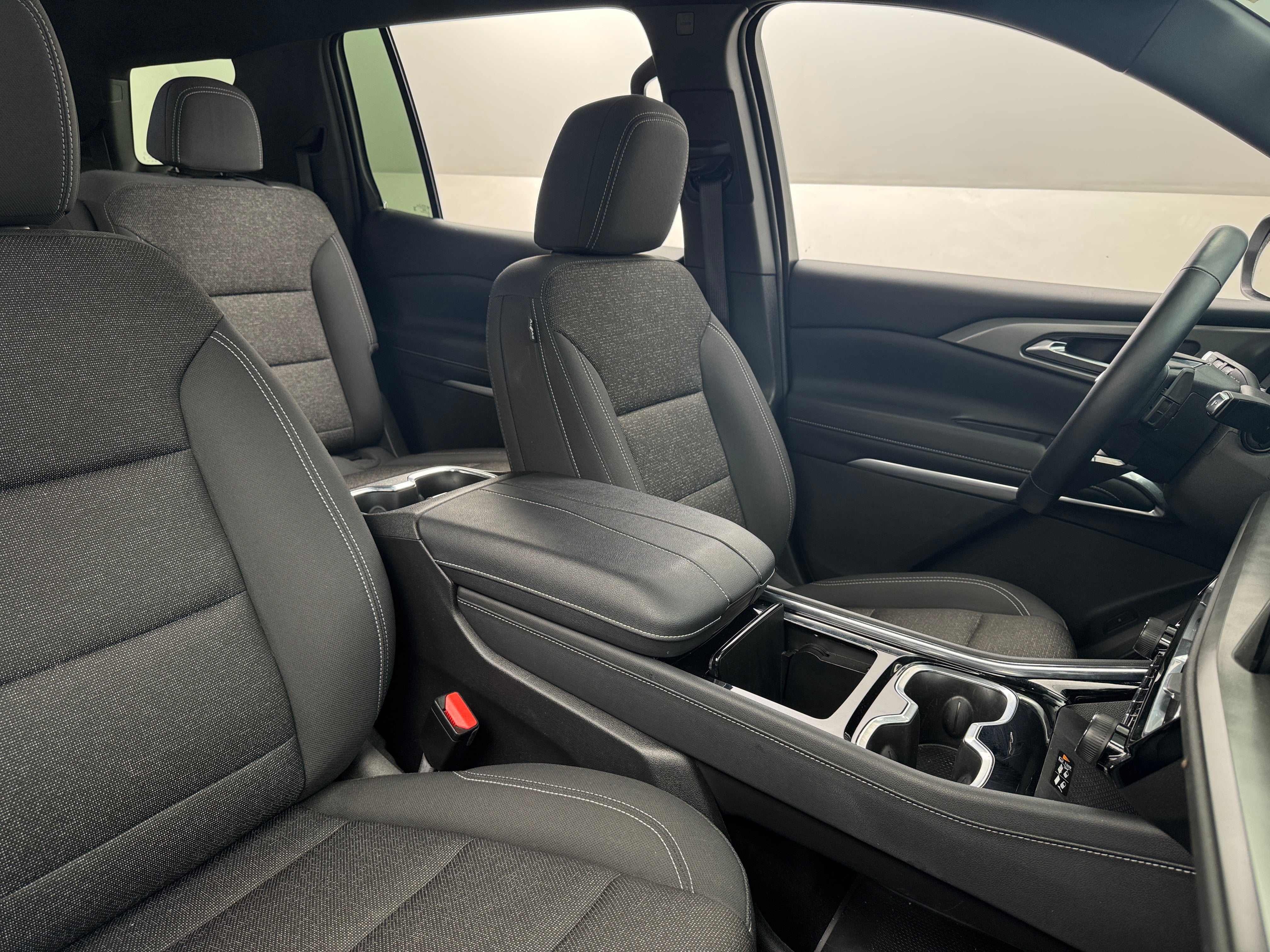 2024 Chevrolet Traverse LT 2