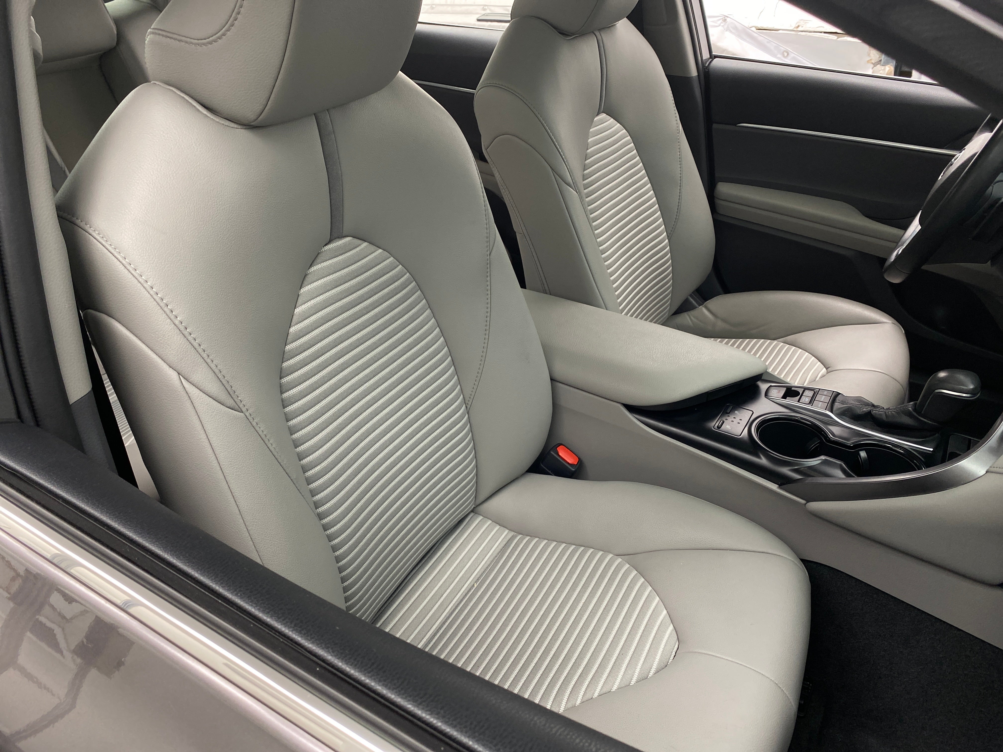 2019 Toyota Camry SE 2