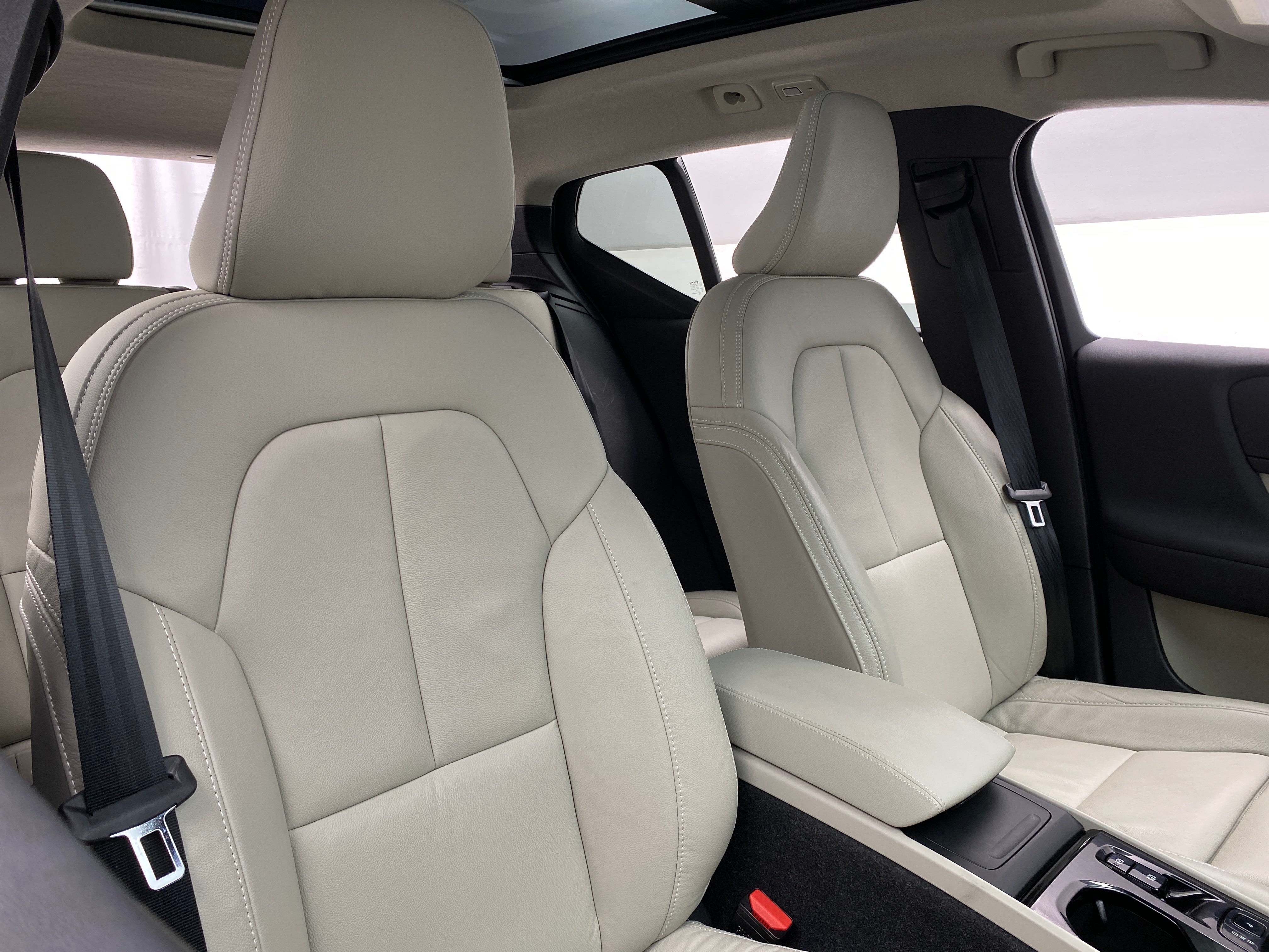 2023 Volvo XC40 B5 Plus 2